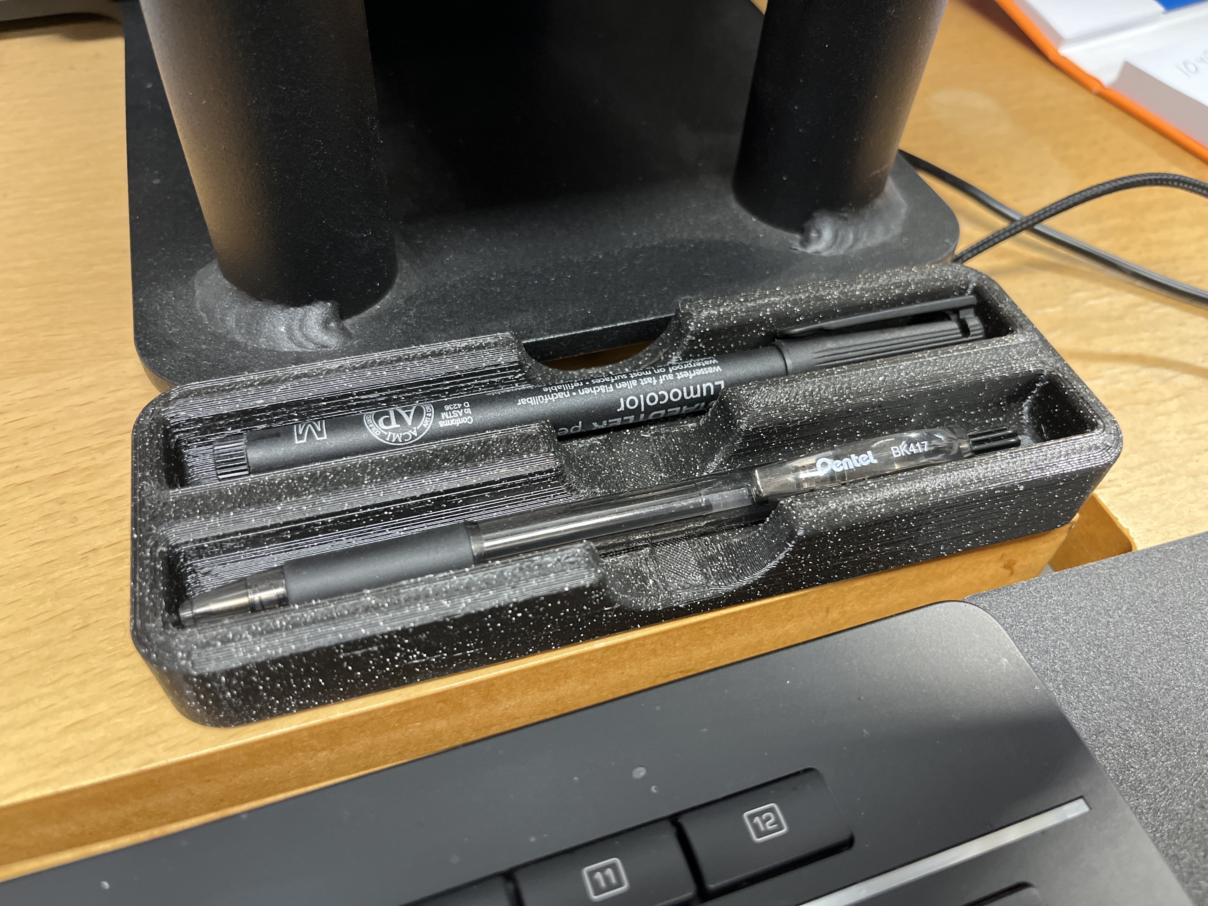 Pen tray