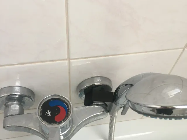 Pojistka k držáku sprchy verze 1,2