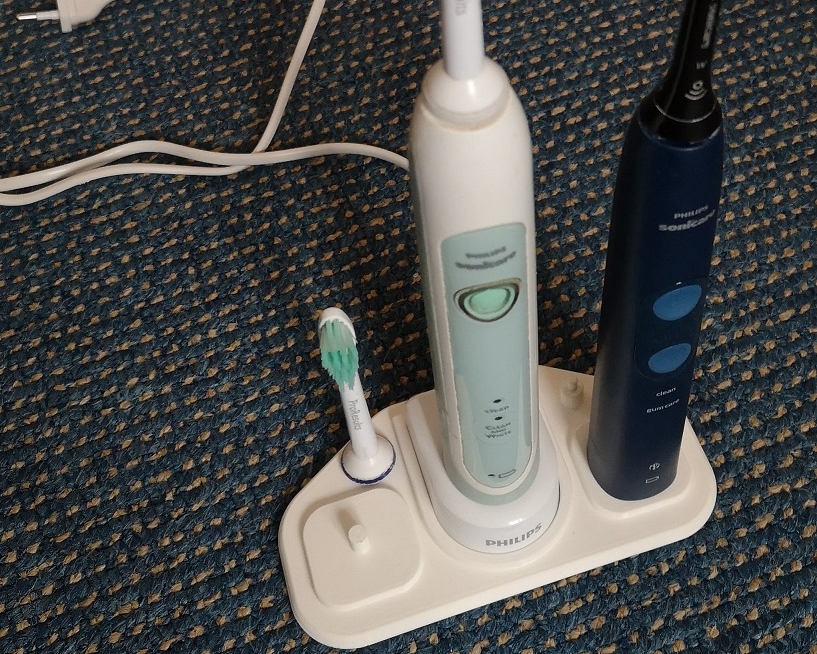 Philips Sonicare toothbrush holder, two versions by AaronLK Download