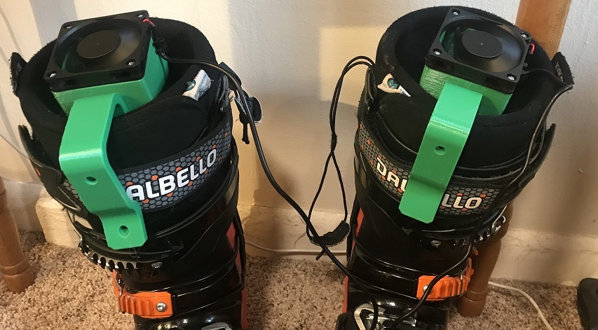 Usb powered boot outlet dryer