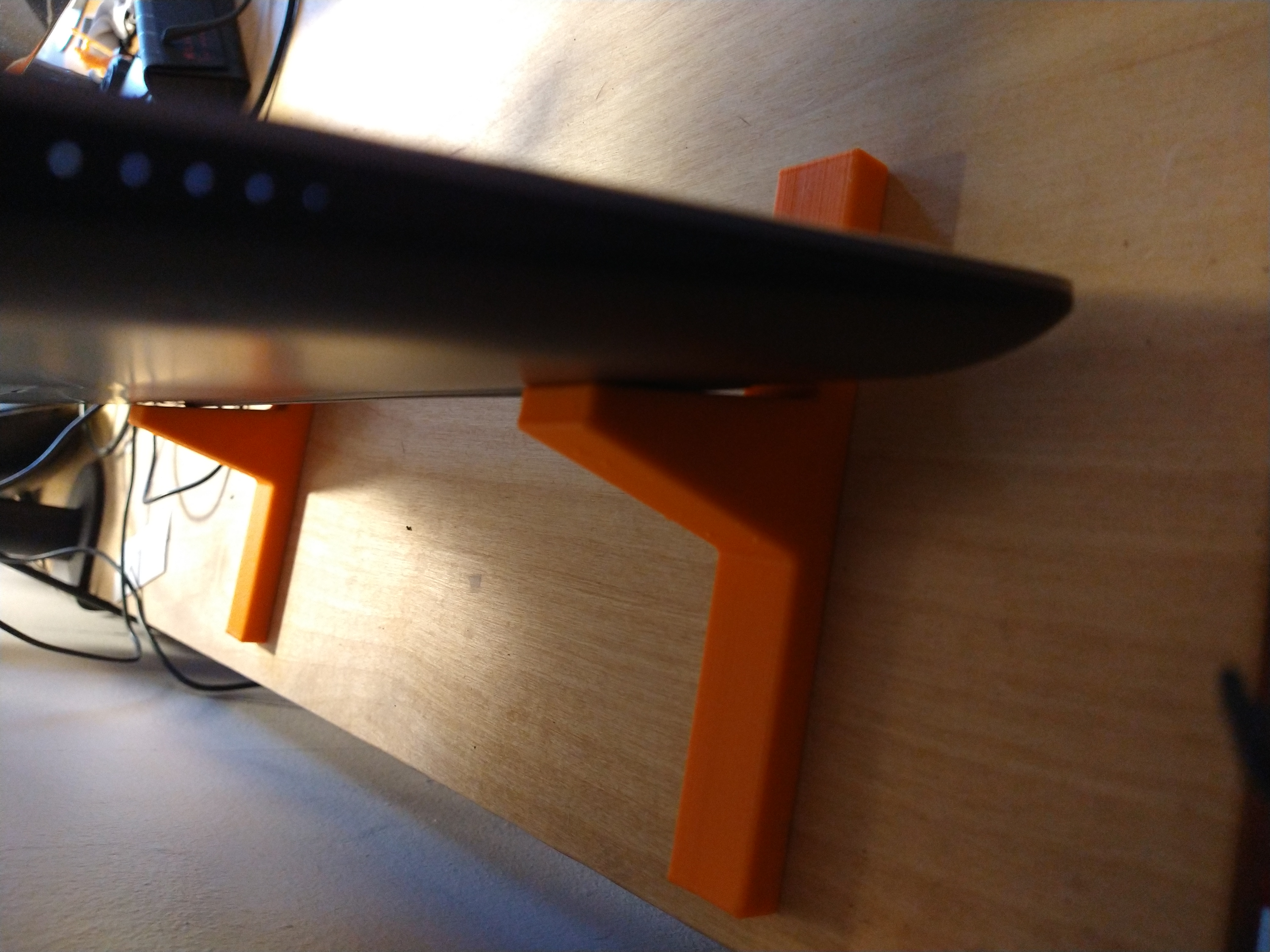 Miniatura 2 do modelo 3D Simple computer stand