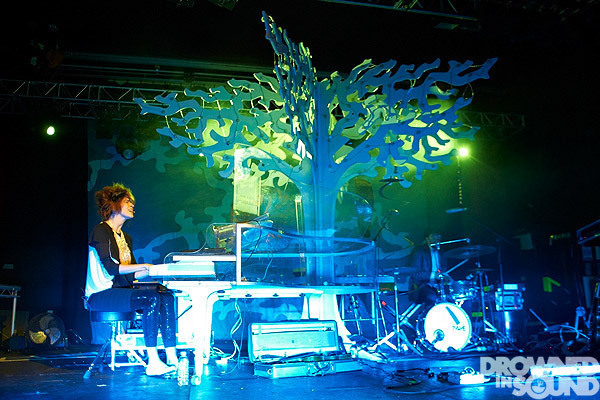 Imogen Heap 2010 tour tree