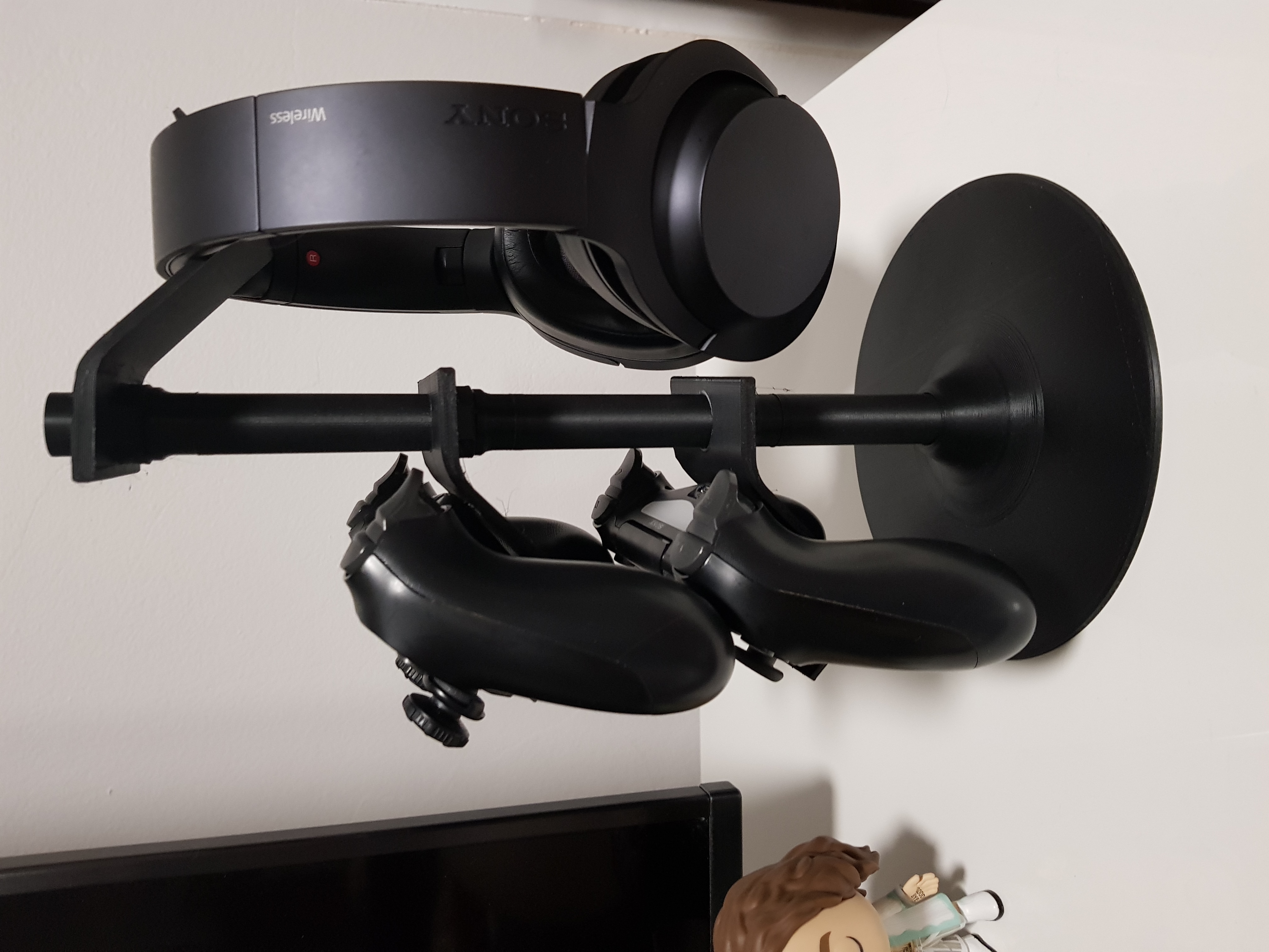 Miniatura 3 do modelo 3D PS4 Controller and Headphone Stand