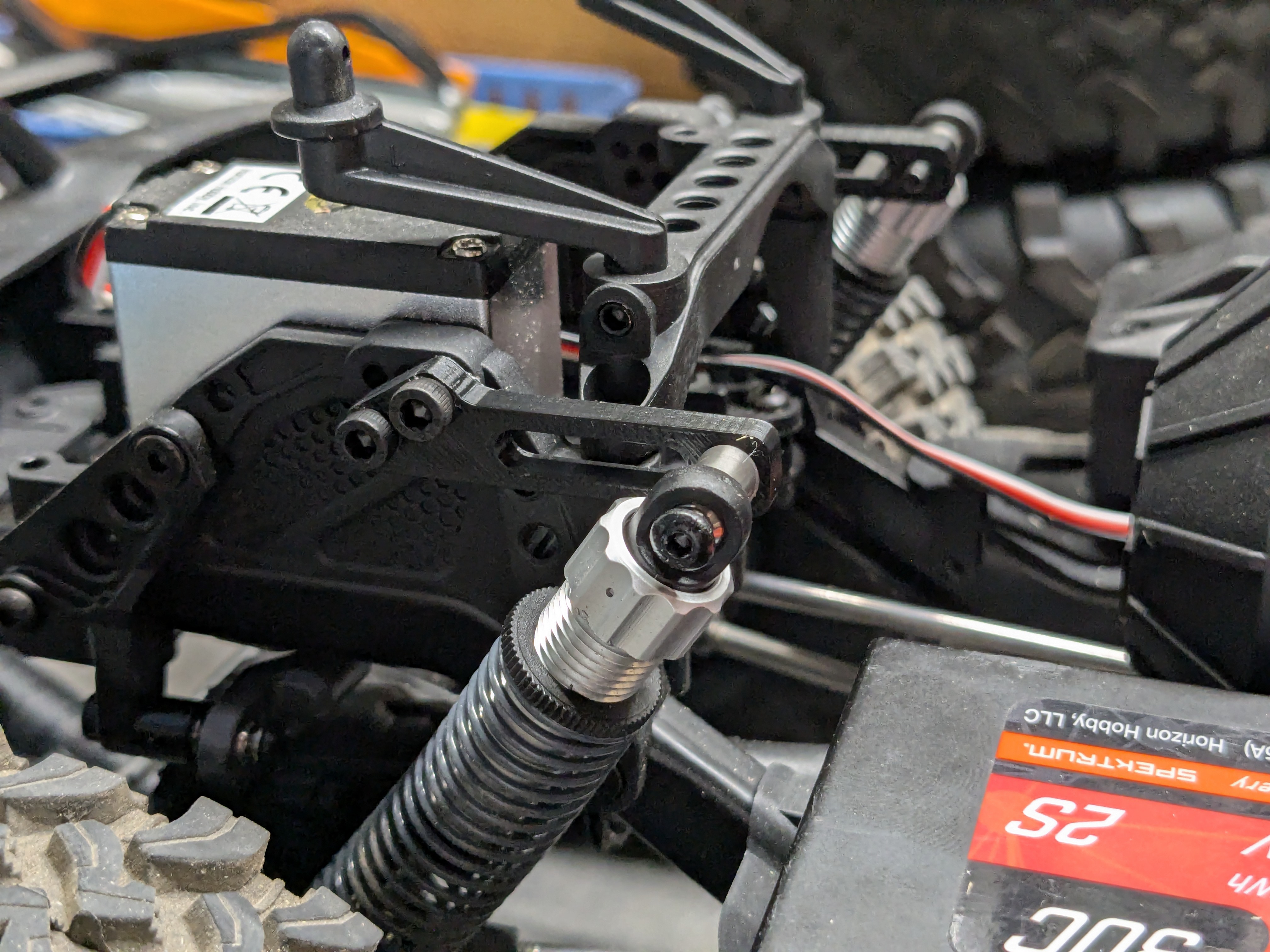 SCX10 shock mount extension — miniatura 3