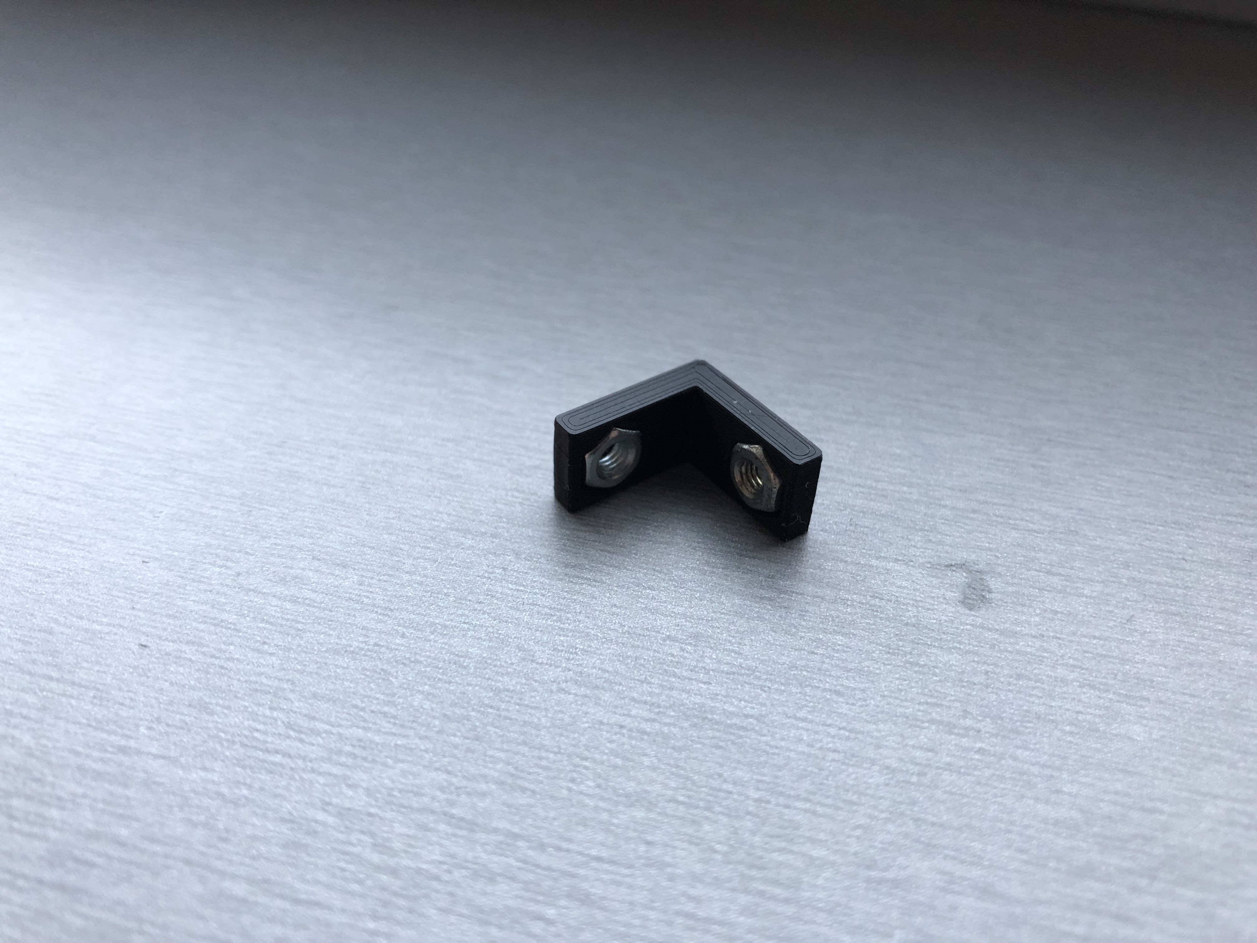 90 Degree Bracket with M3 nuts (15x8mm)