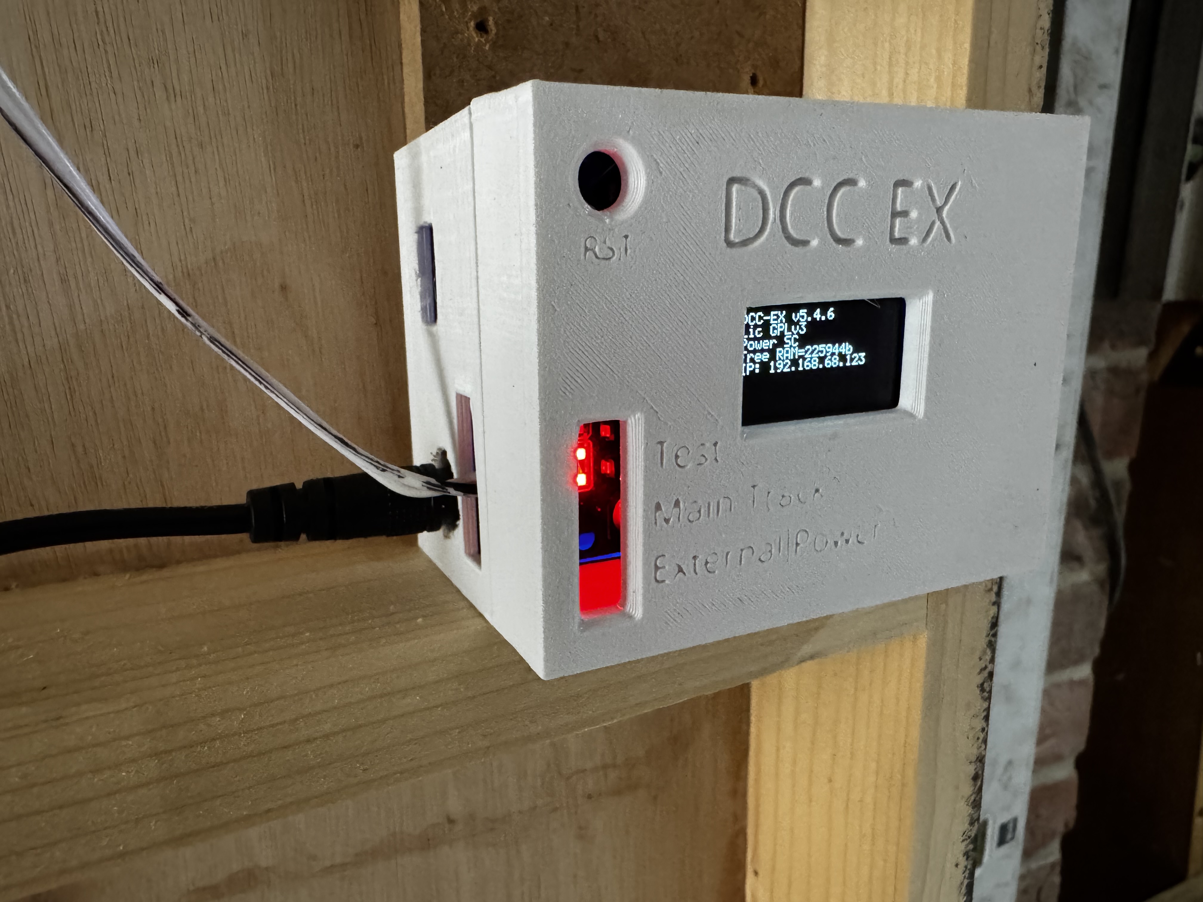 DCC Ex Case - ESP32 D1 R32 - Deek Motor Shield and OLED 0.96 SSD1306