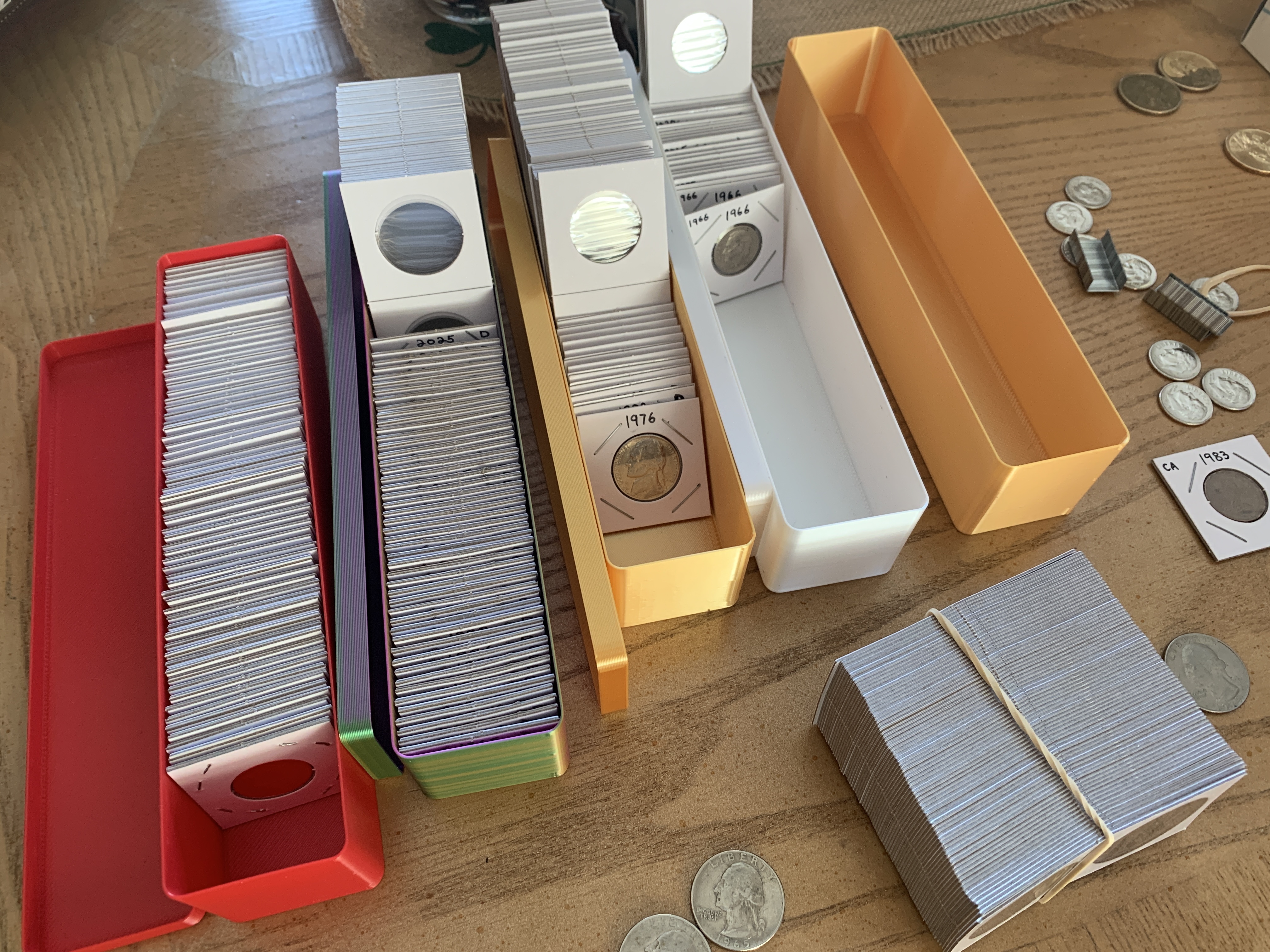 1.5" x 1.5" (38x38mm) cardboard coin flip storage box and a lid