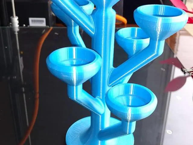 Elegant candle holder