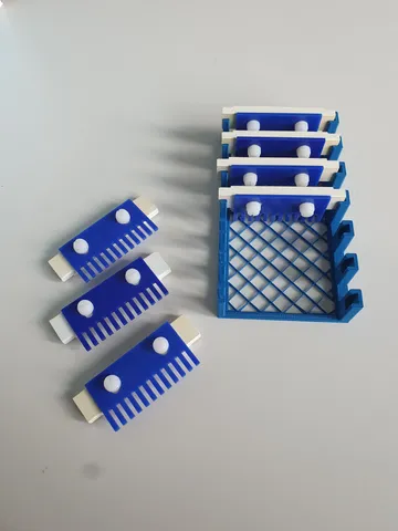 Holder for gel combs