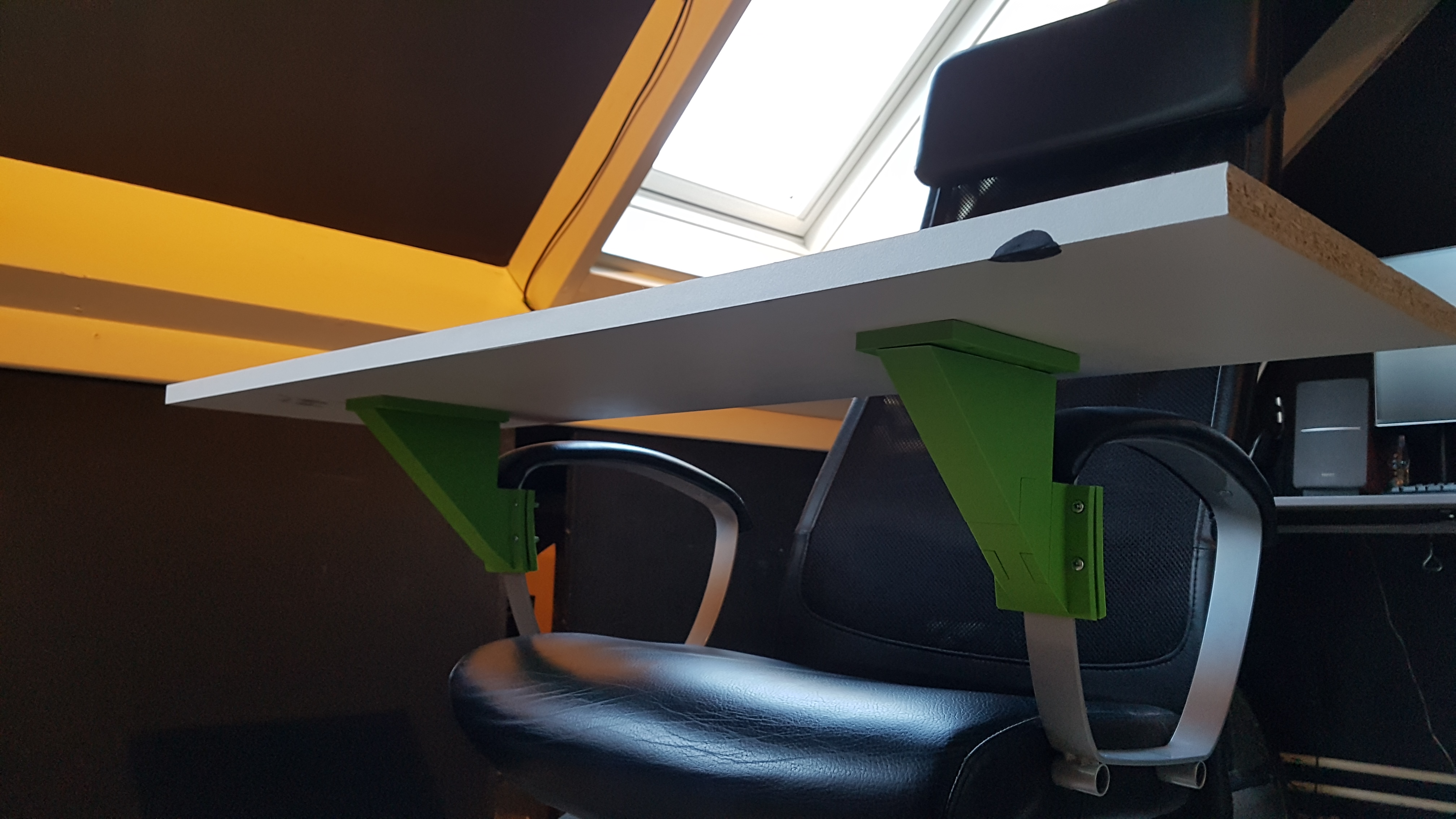Desk mount chair Ikea Markus for VR