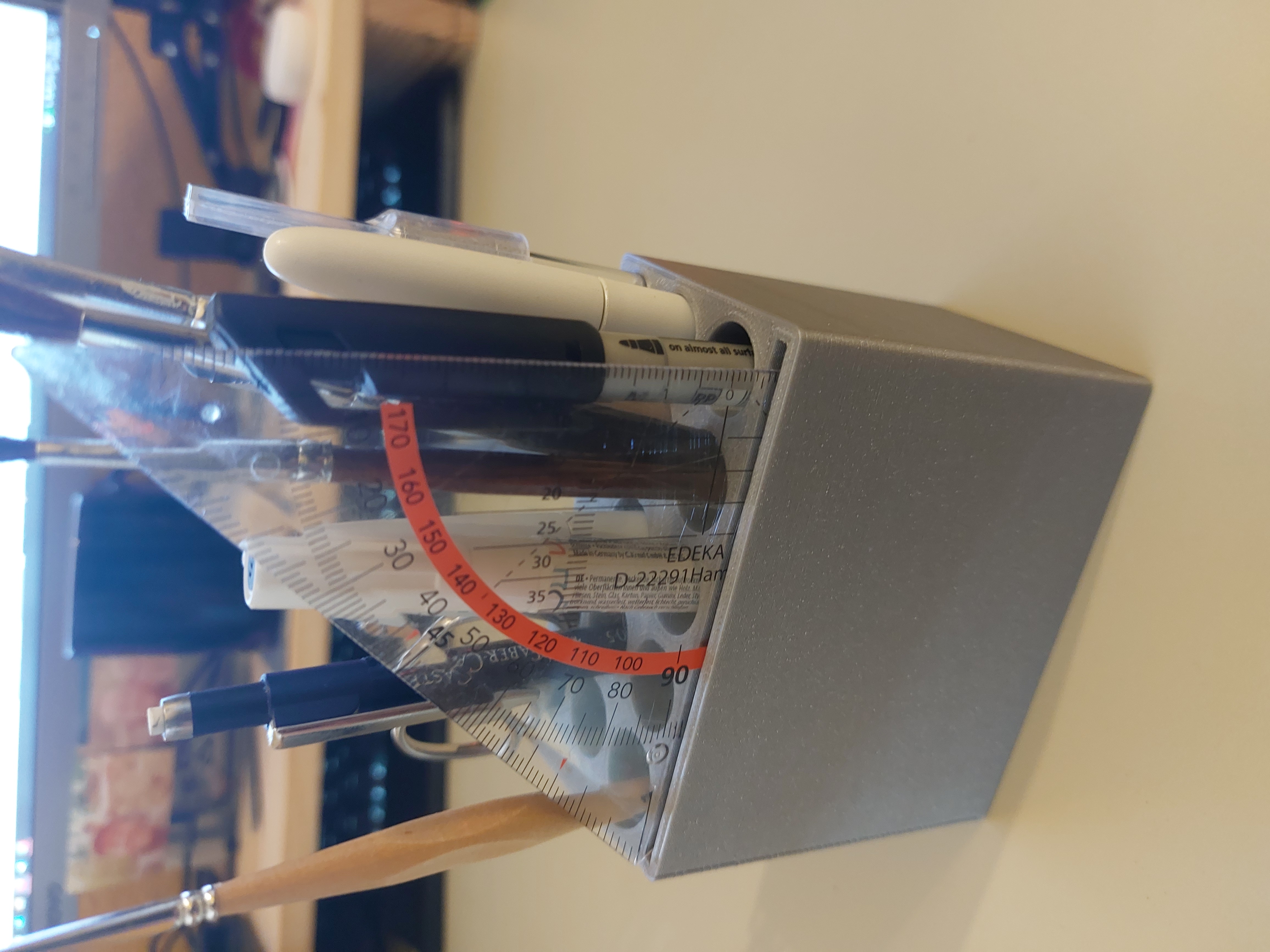 Pencil Holder that fits a triangle ruler (Geodreieck)
