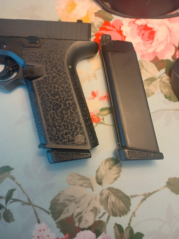 Stippled Airsoft GBB Glock Magazine Floor Plate by Brianchenito Download free STL model