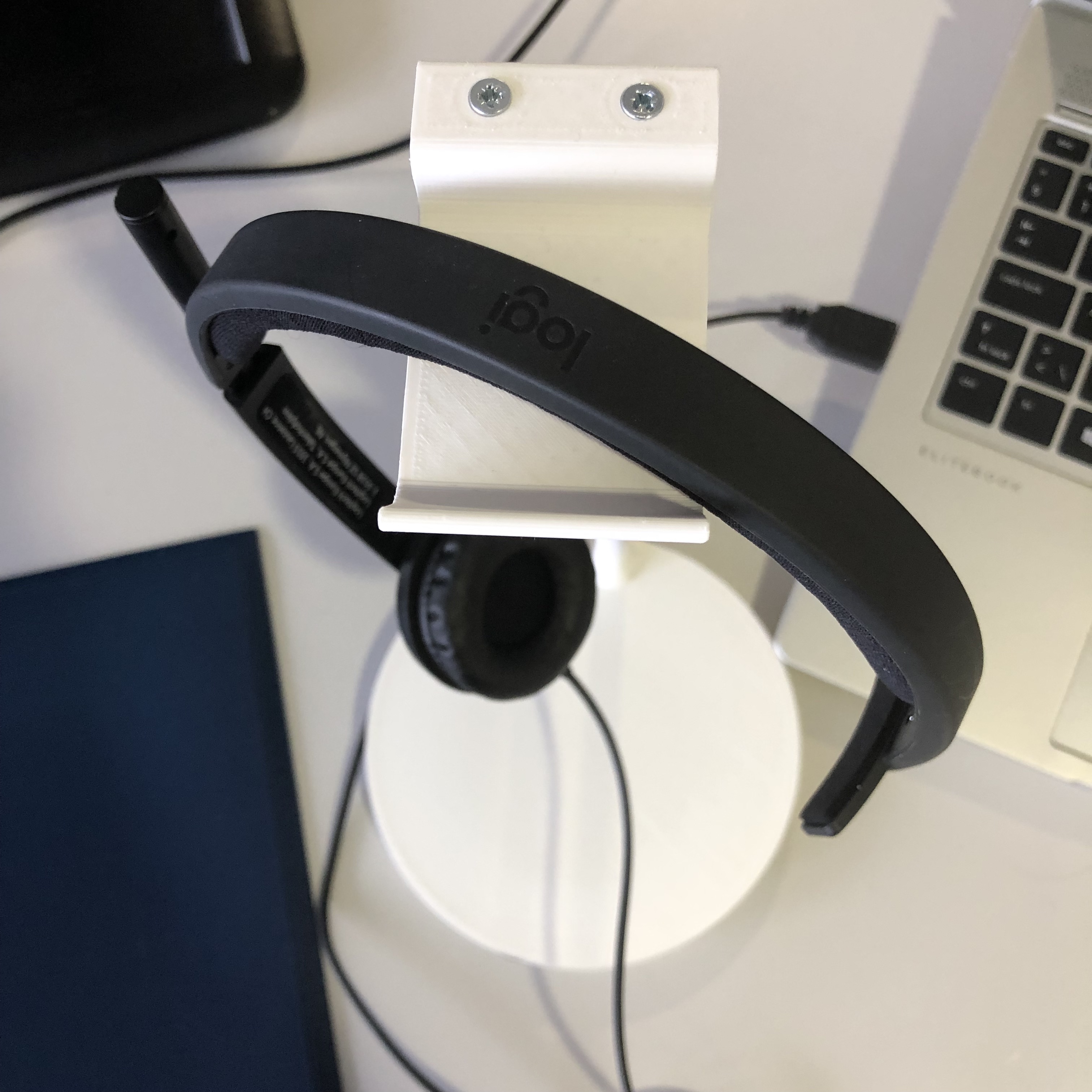 Headphone holder / Support casque — thumbnail 2