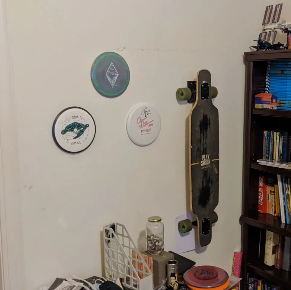 Disc wall hangers for college dorm : r/discgolf