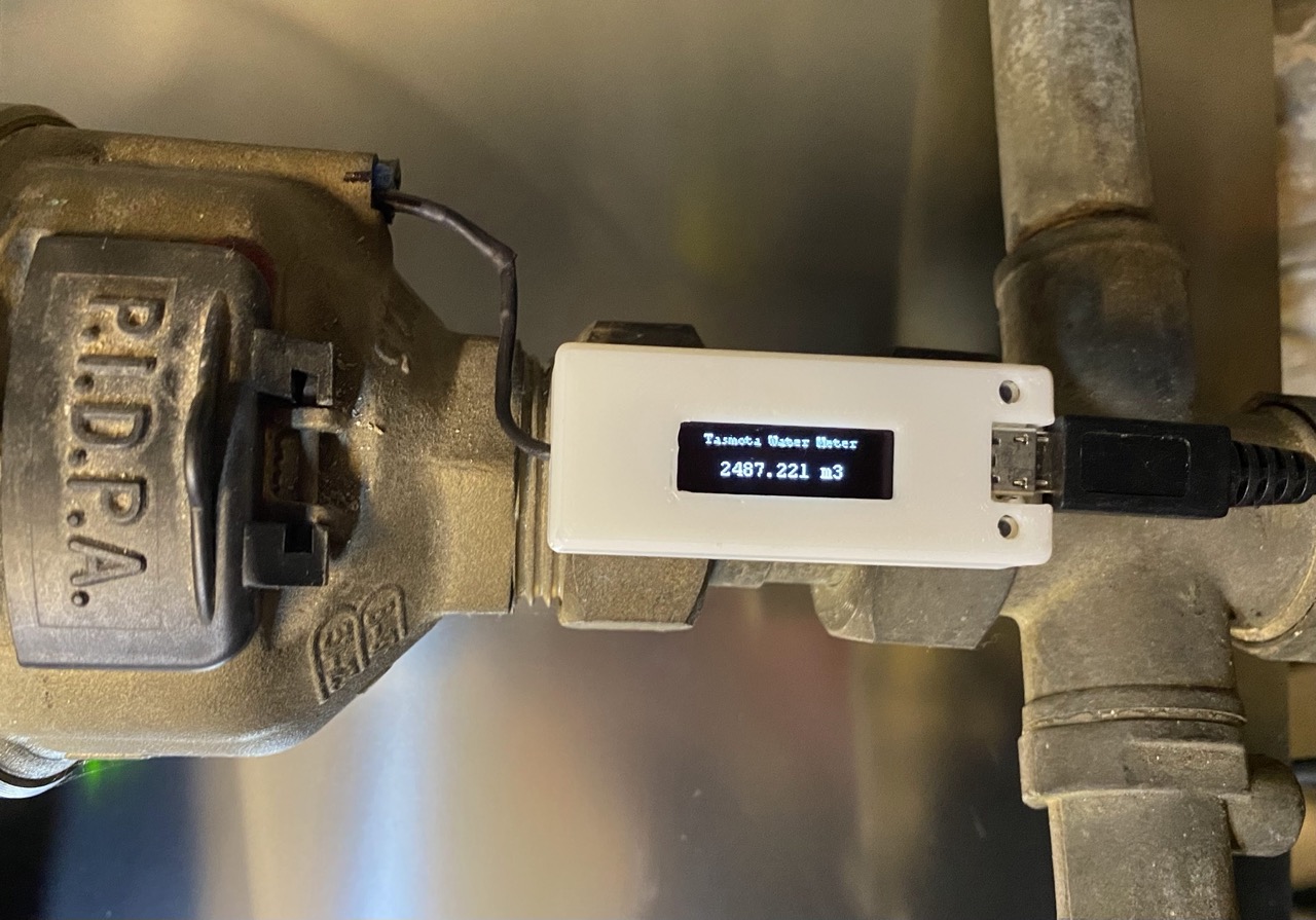 Case for the Deek-Robot DK-W8288, ESP8266 with 0.91" Oled.