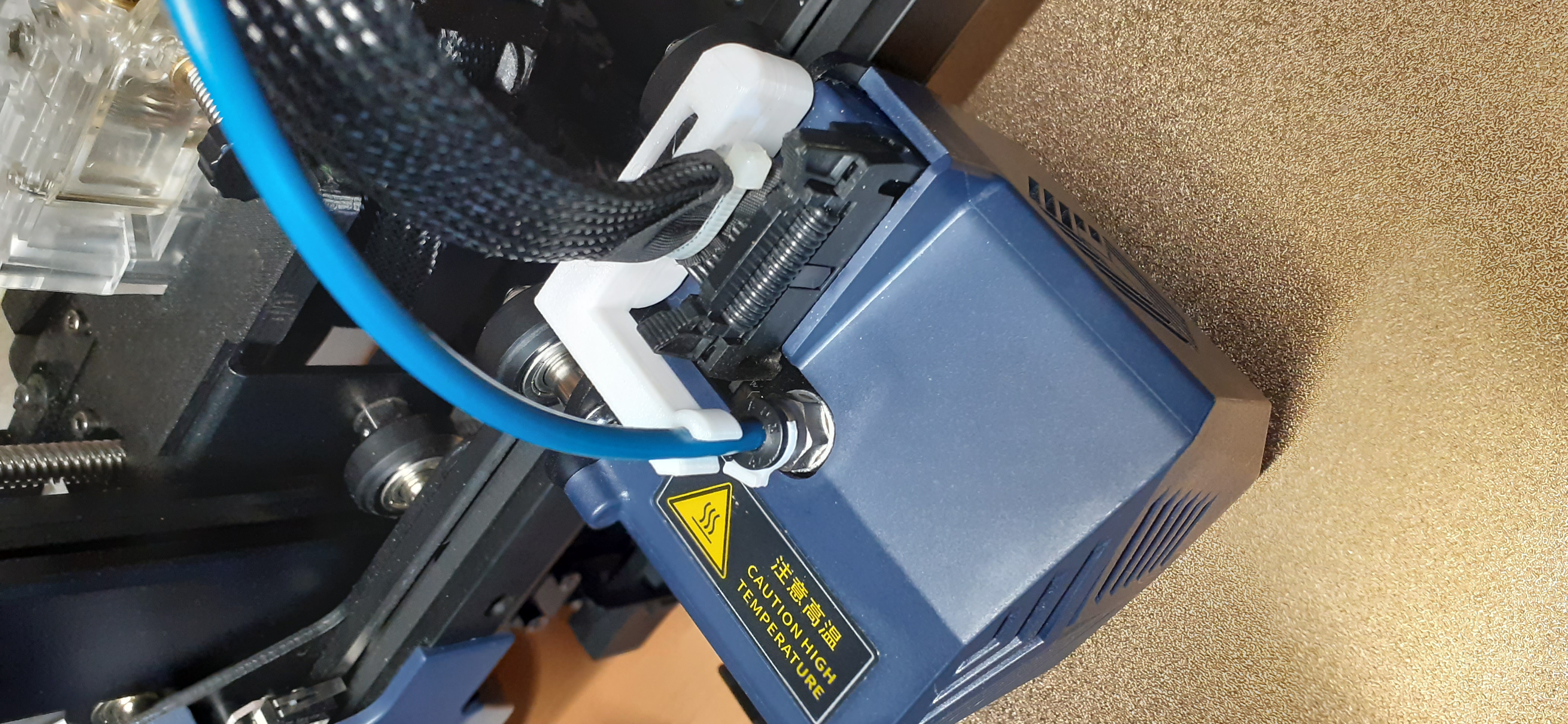 Anycubic Vyper: Simple holder for Capricorn PTFE Bowden tube.
