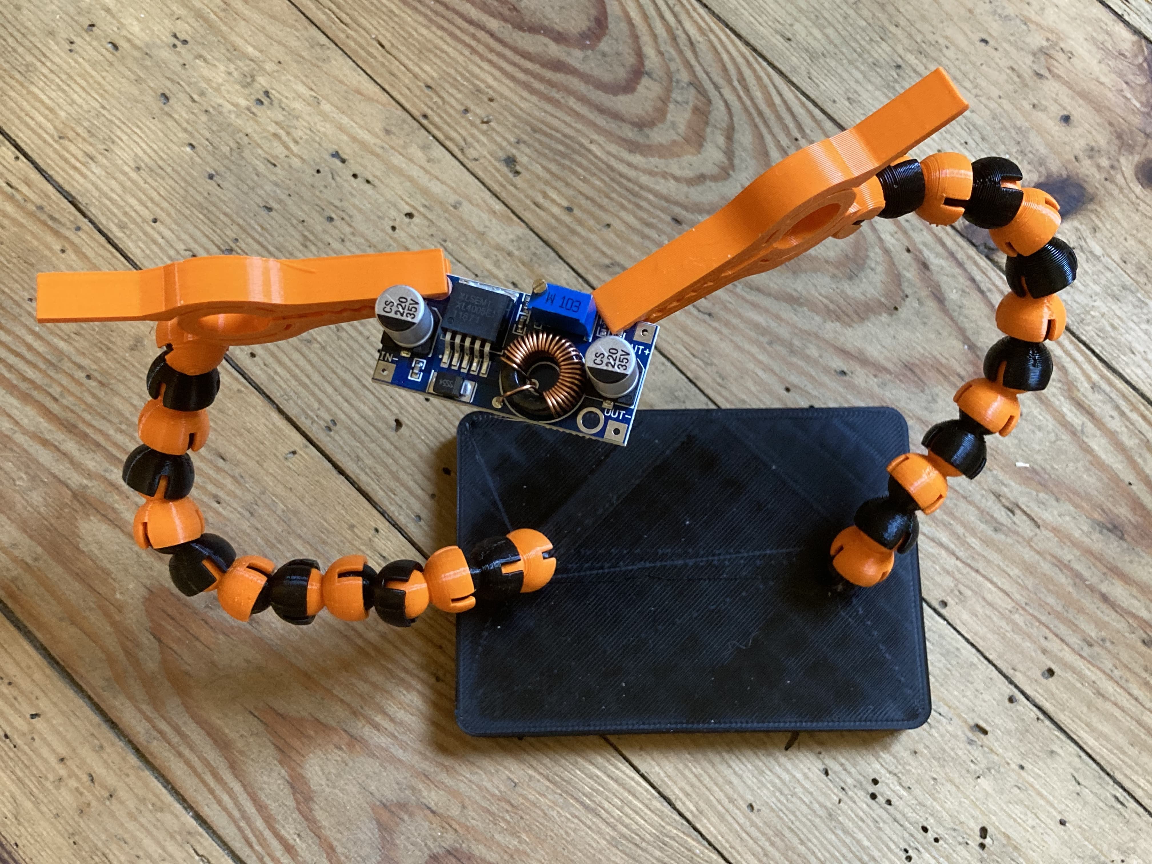 Miniatura 2 do modelo 3D Third hand for soldering