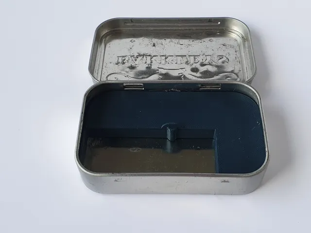 Organizer for Altoids tin