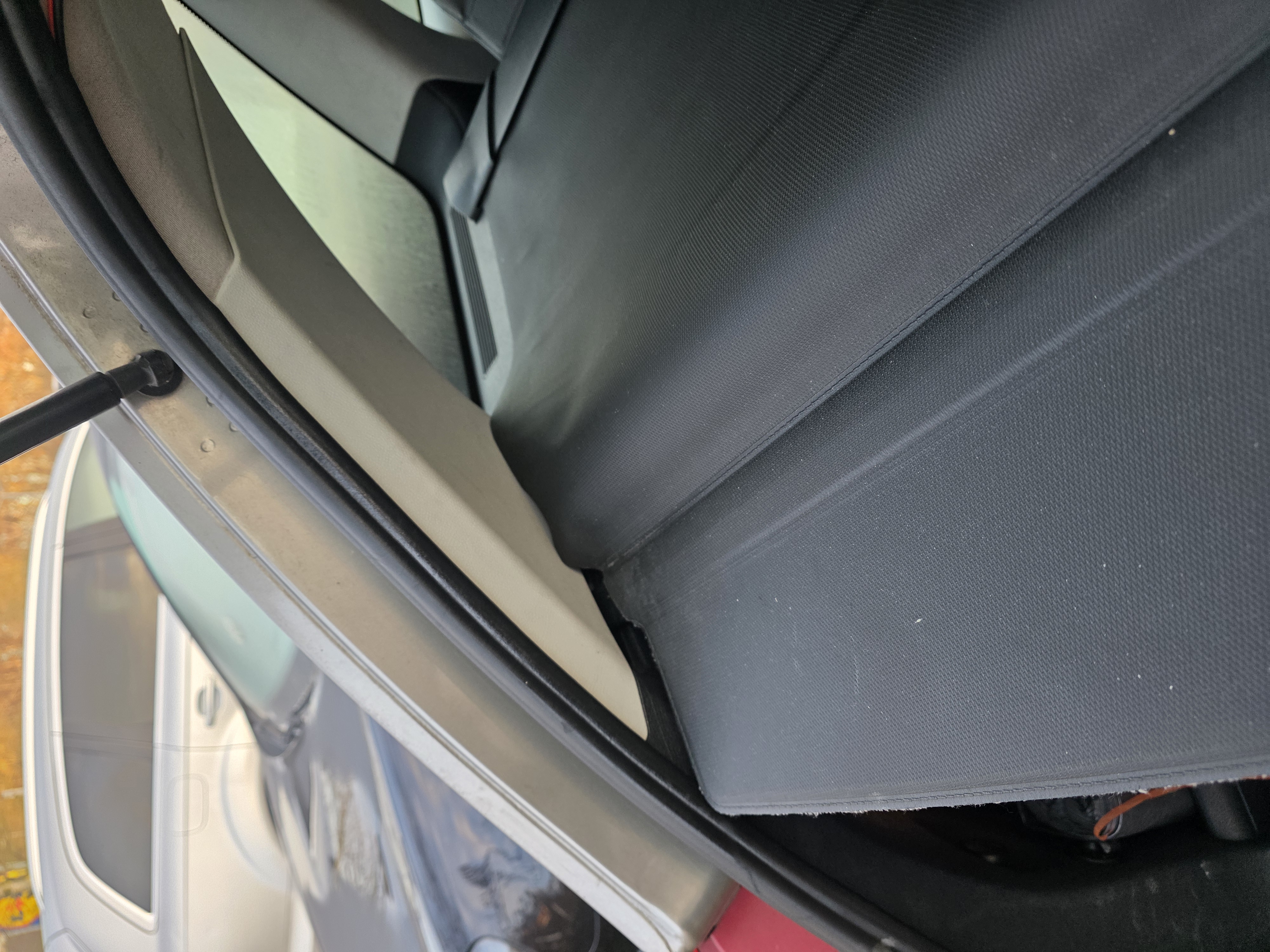 Skoda Fabia Mk2 sliding trunk cover Lock