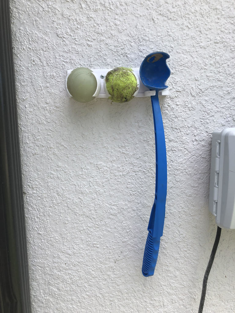 Chuck it! and ball holder