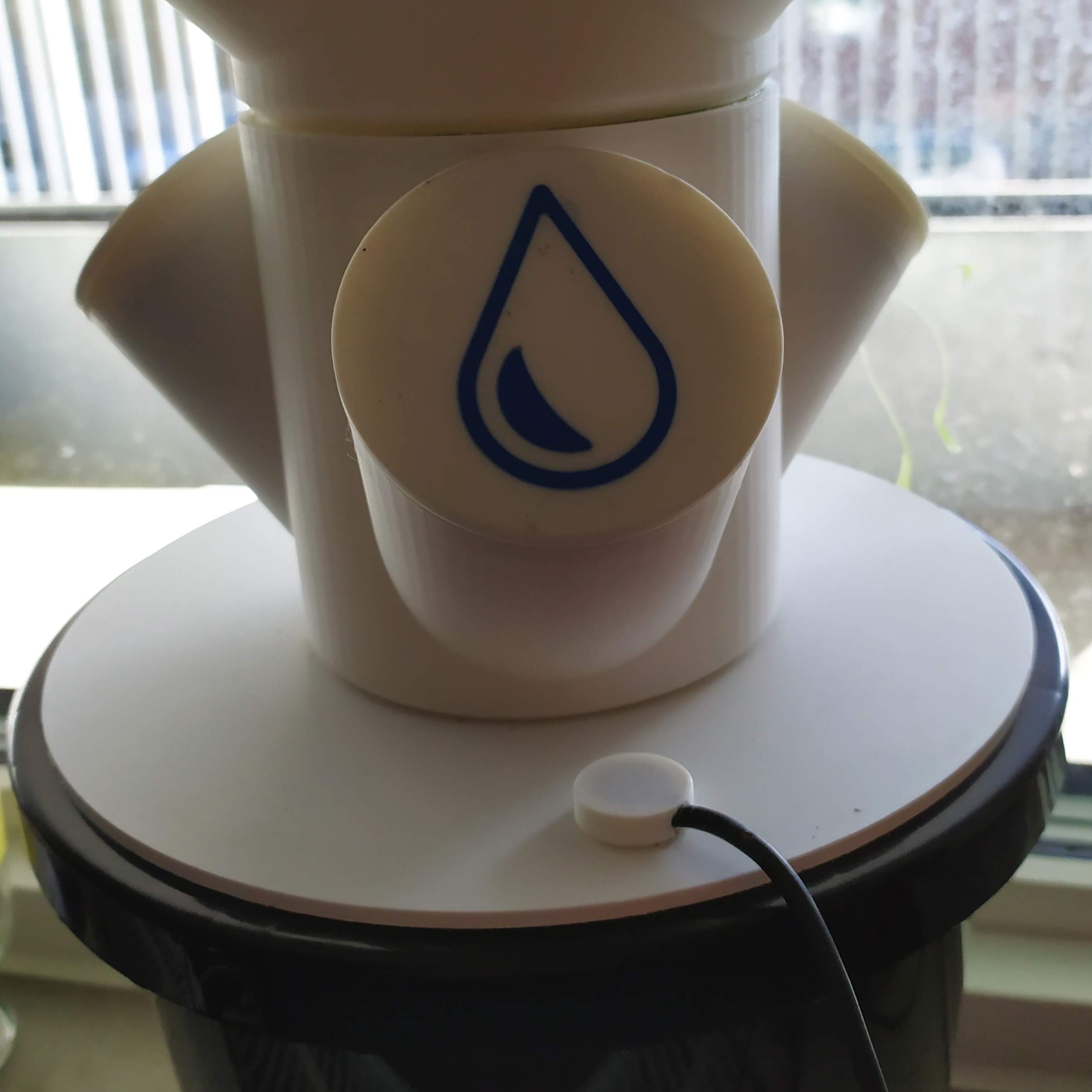 Segment lid with water droplet symbol