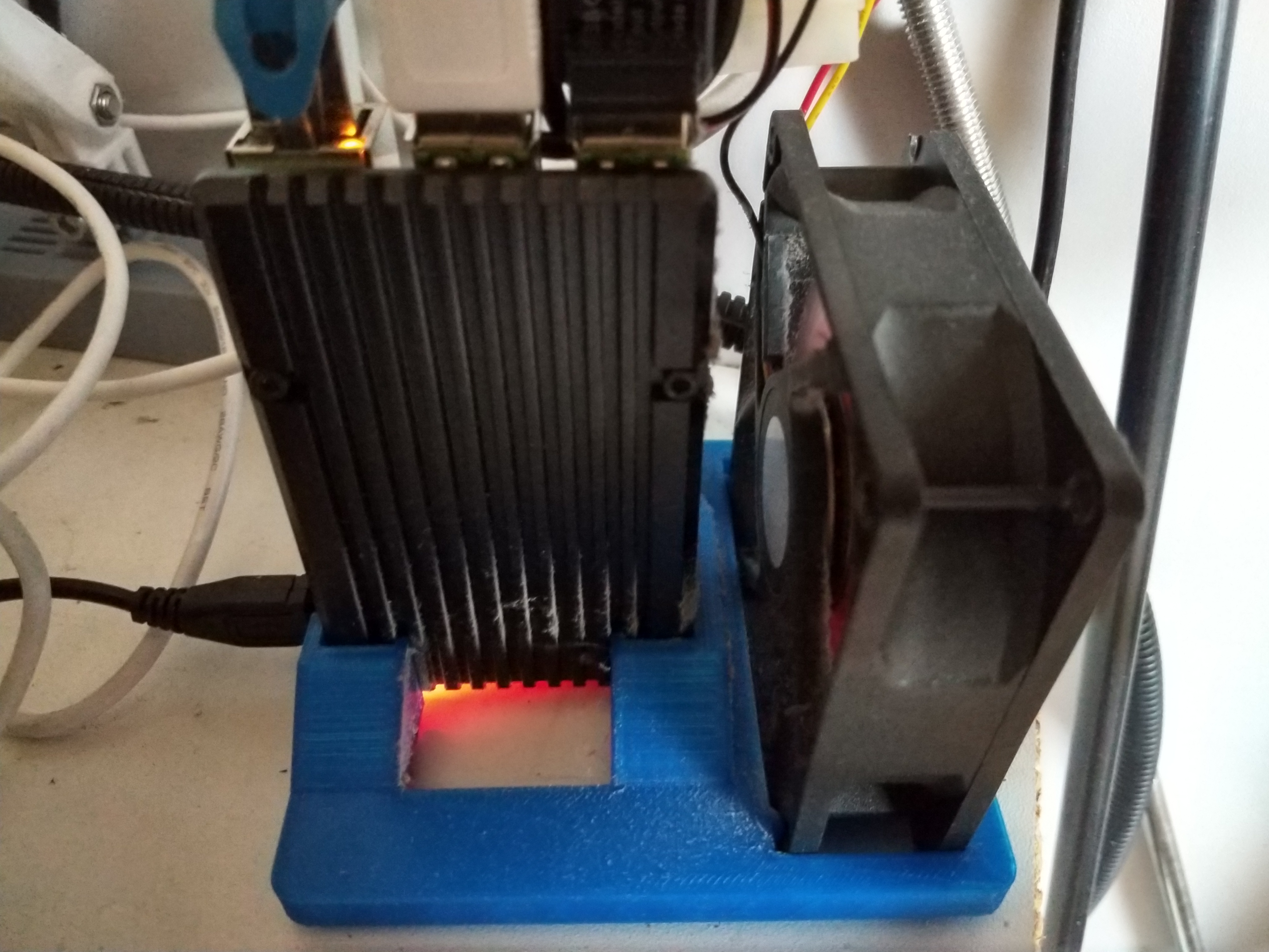 Raspberry PI 3/4 Armor Case 80mm Fan Holder Screwless design