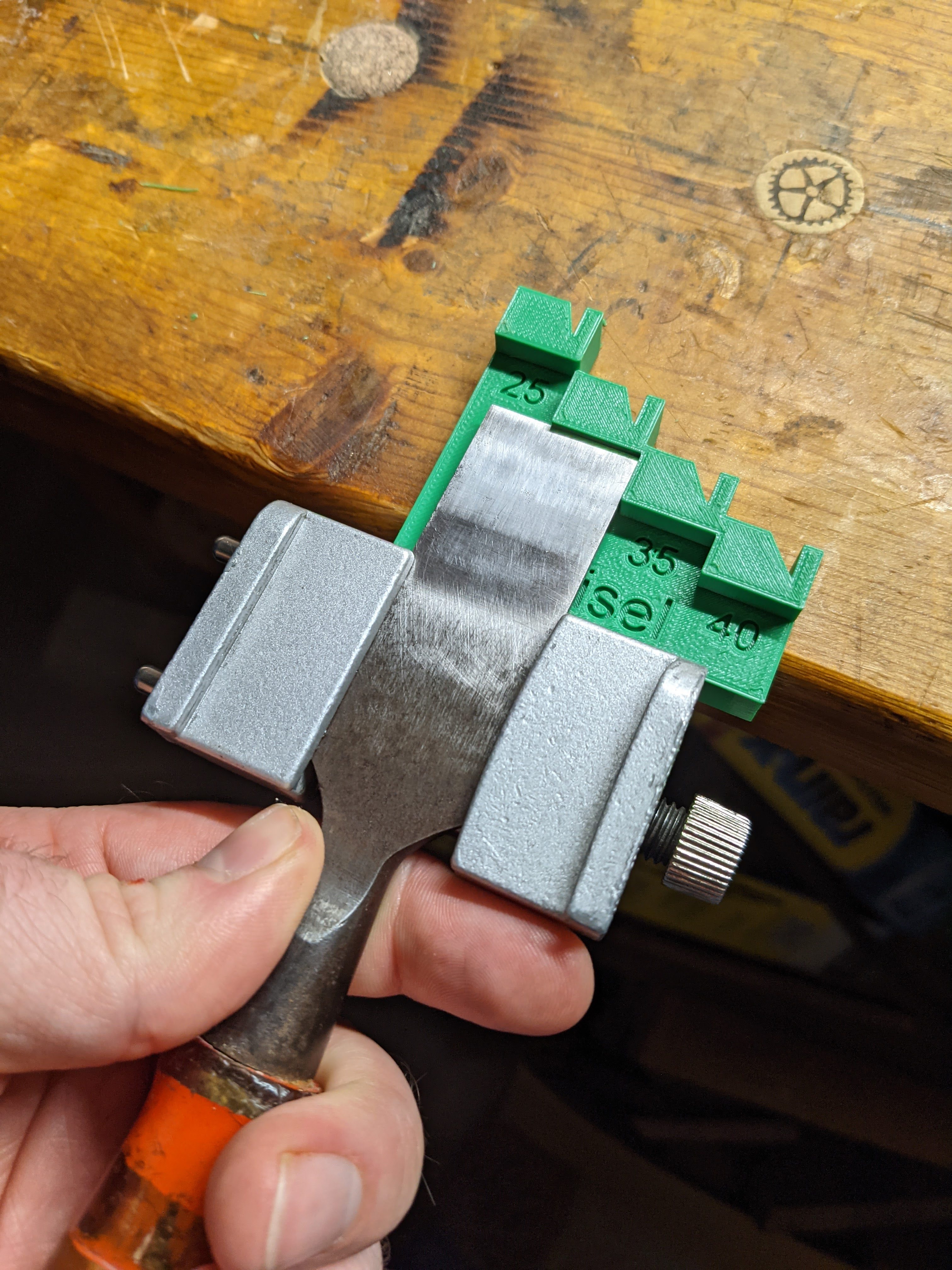 Eclipse Style Chisel and Plane Iron Sharpening and Honing Guide