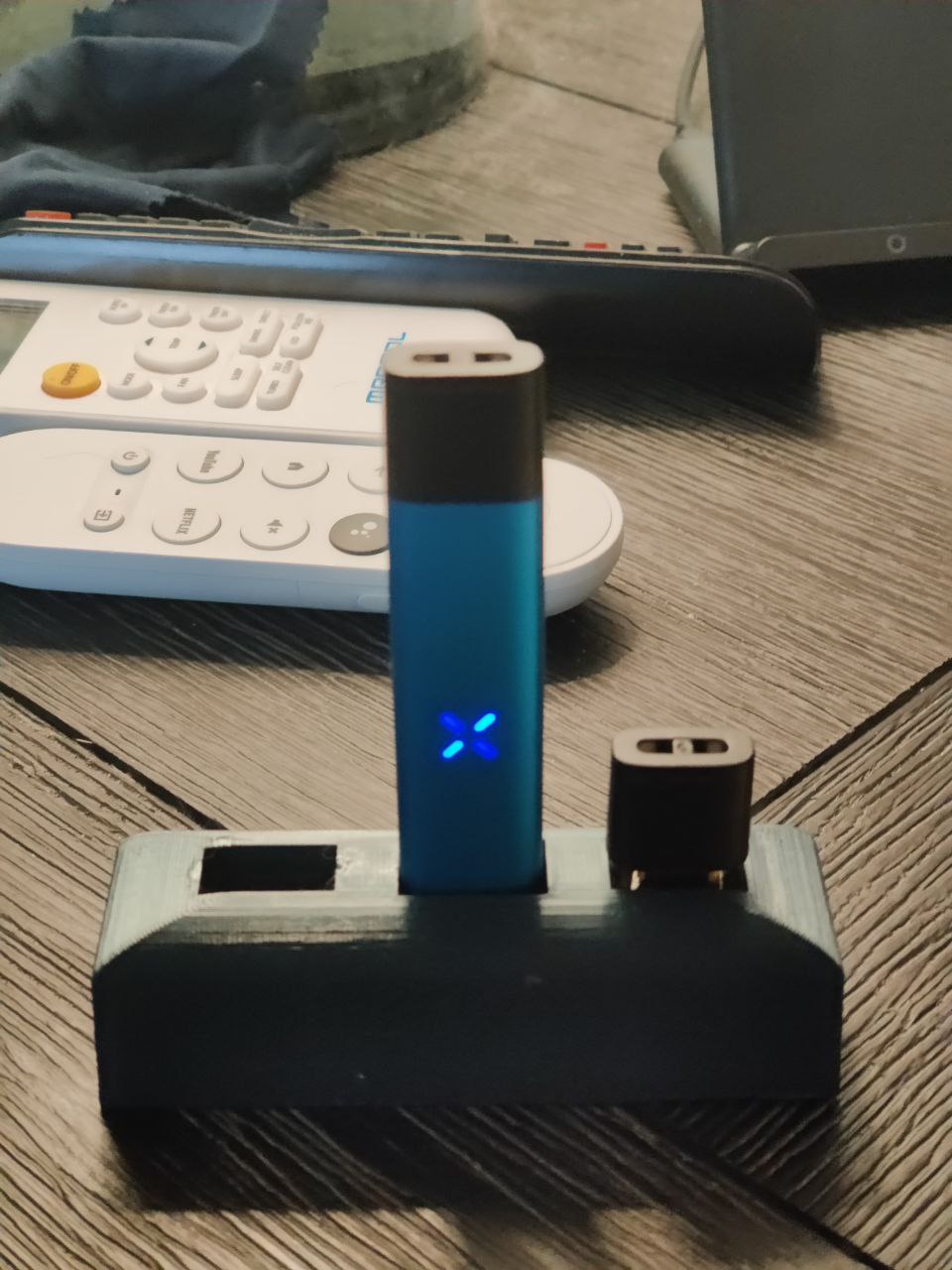 Pax pen and cartridge holder by Beau Download free STL model