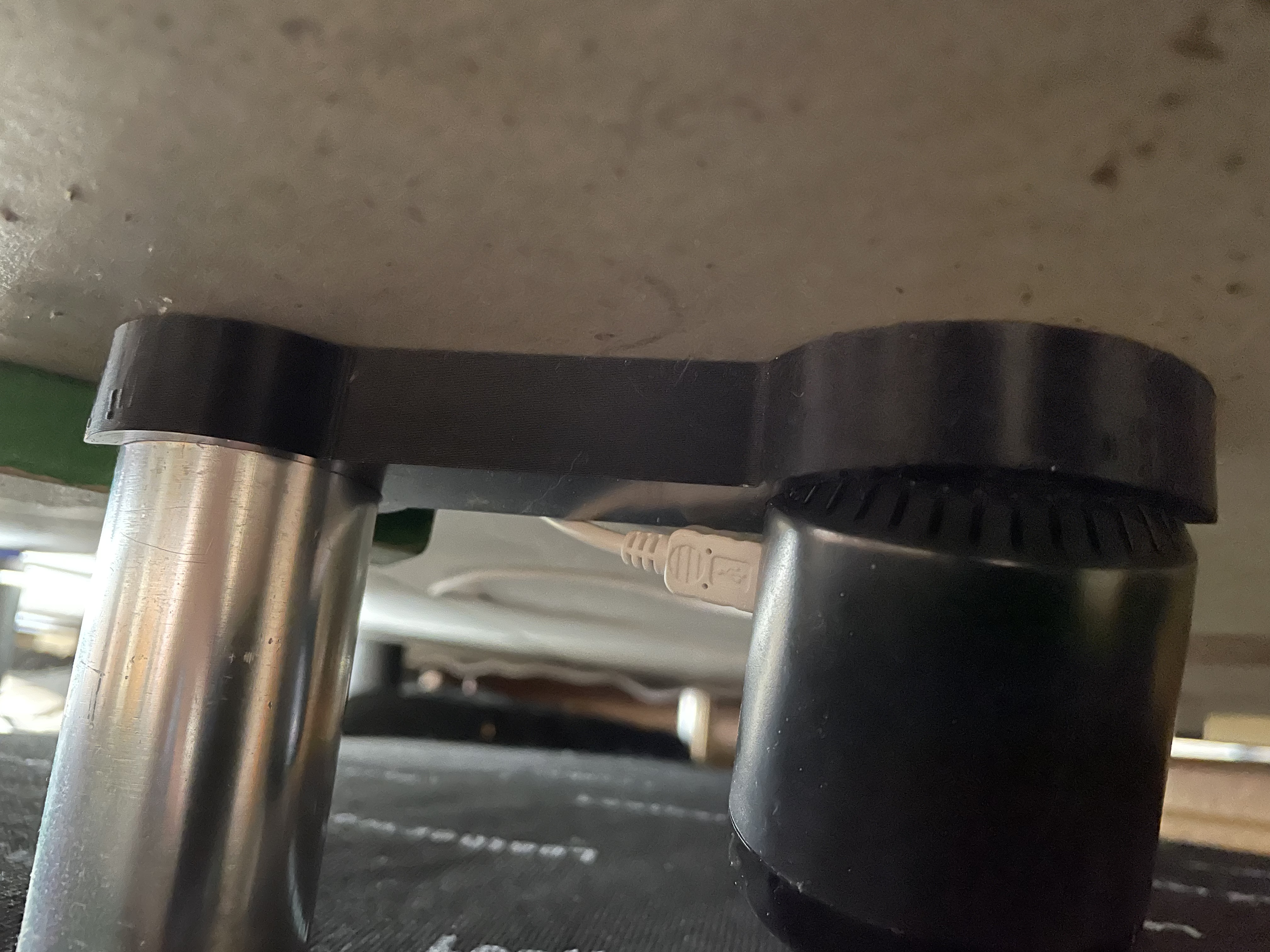 Broadlink RM3 pole stand
