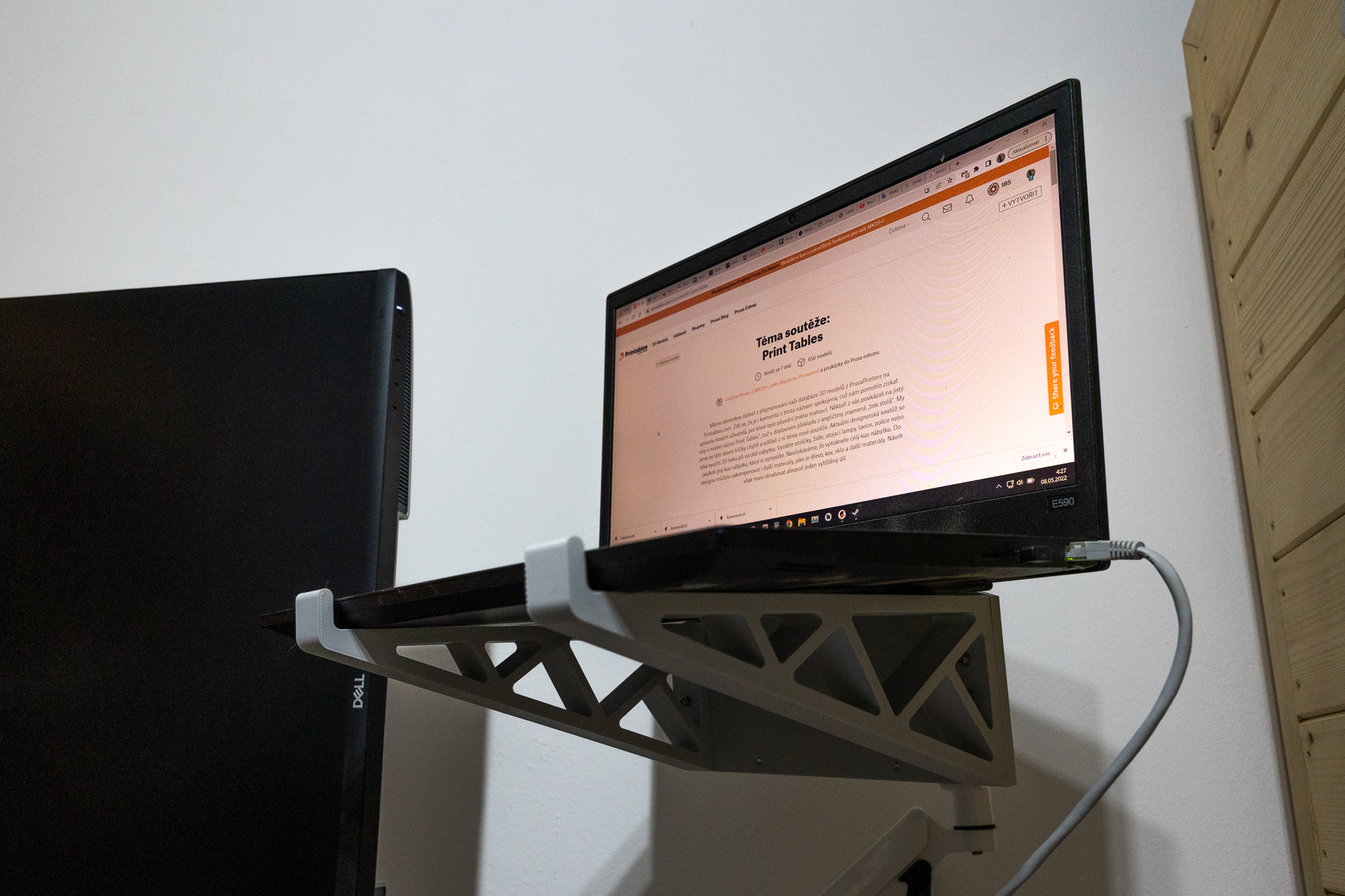 Notebook on monitor mount