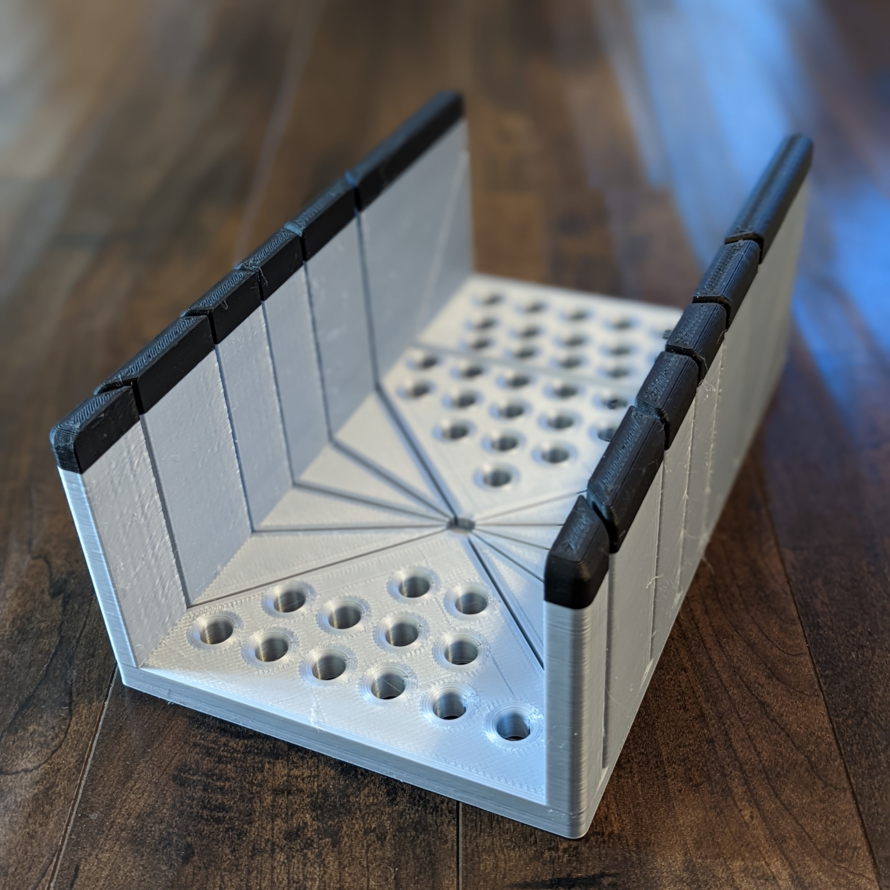Miniatura 2 do modelo 3D Large Clamping Mitre Box