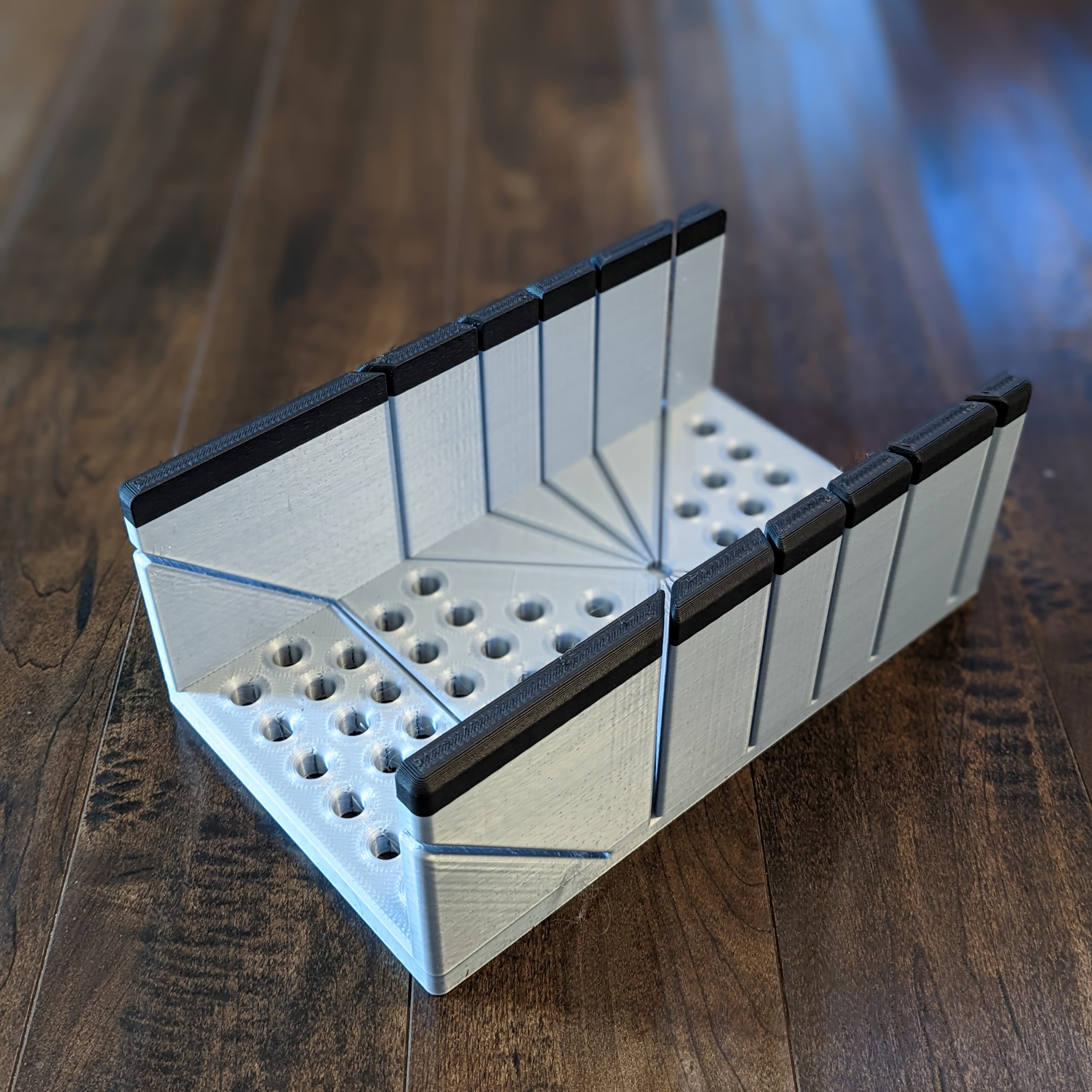 Miniatura 3 do modelo 3D Large Clamping Mitre Box