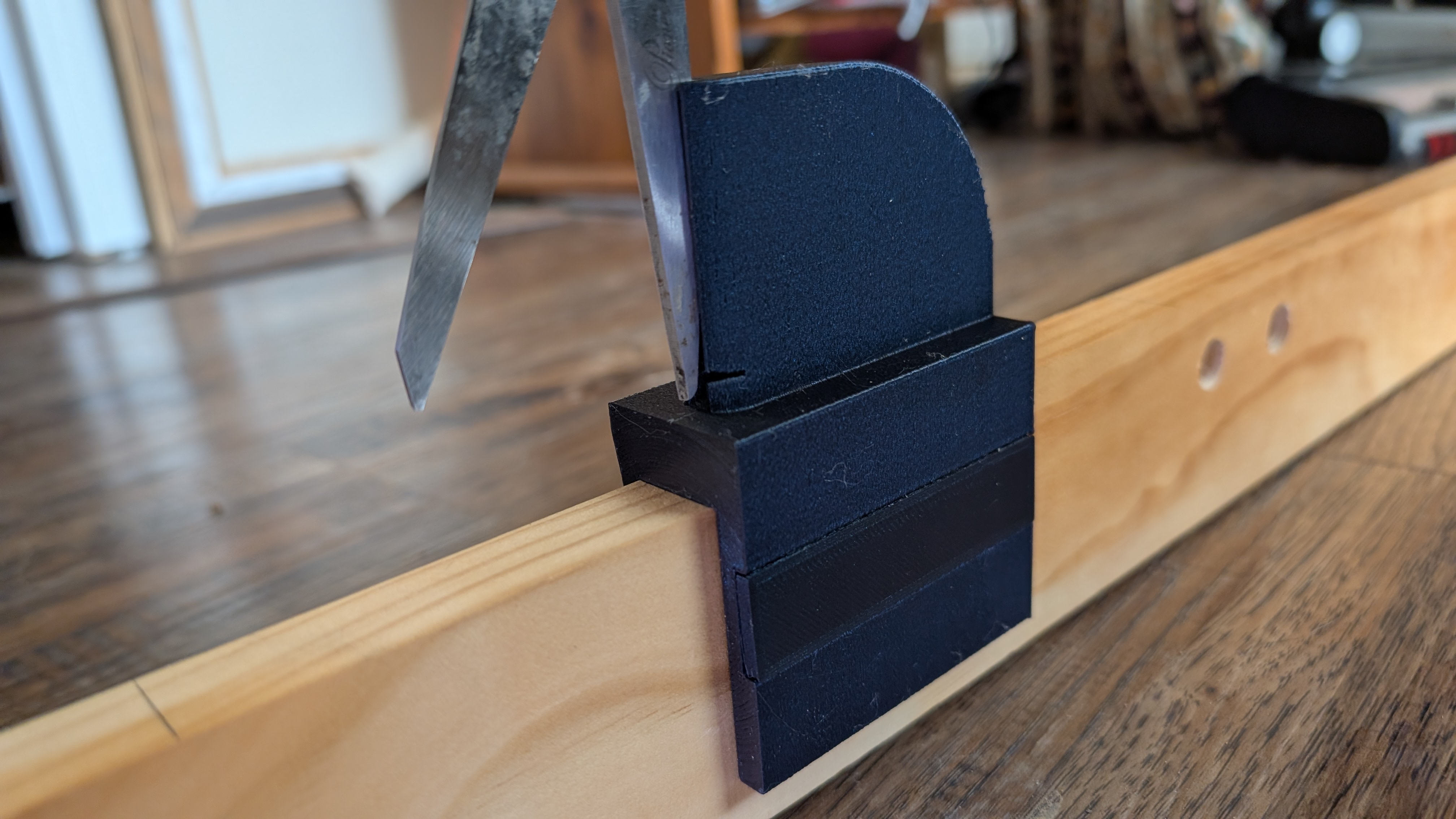Weaver's Adjustable Yarn Cutting Jig