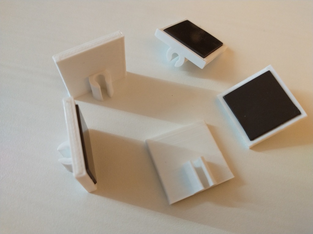 Simple Magnetic Wire Clip
