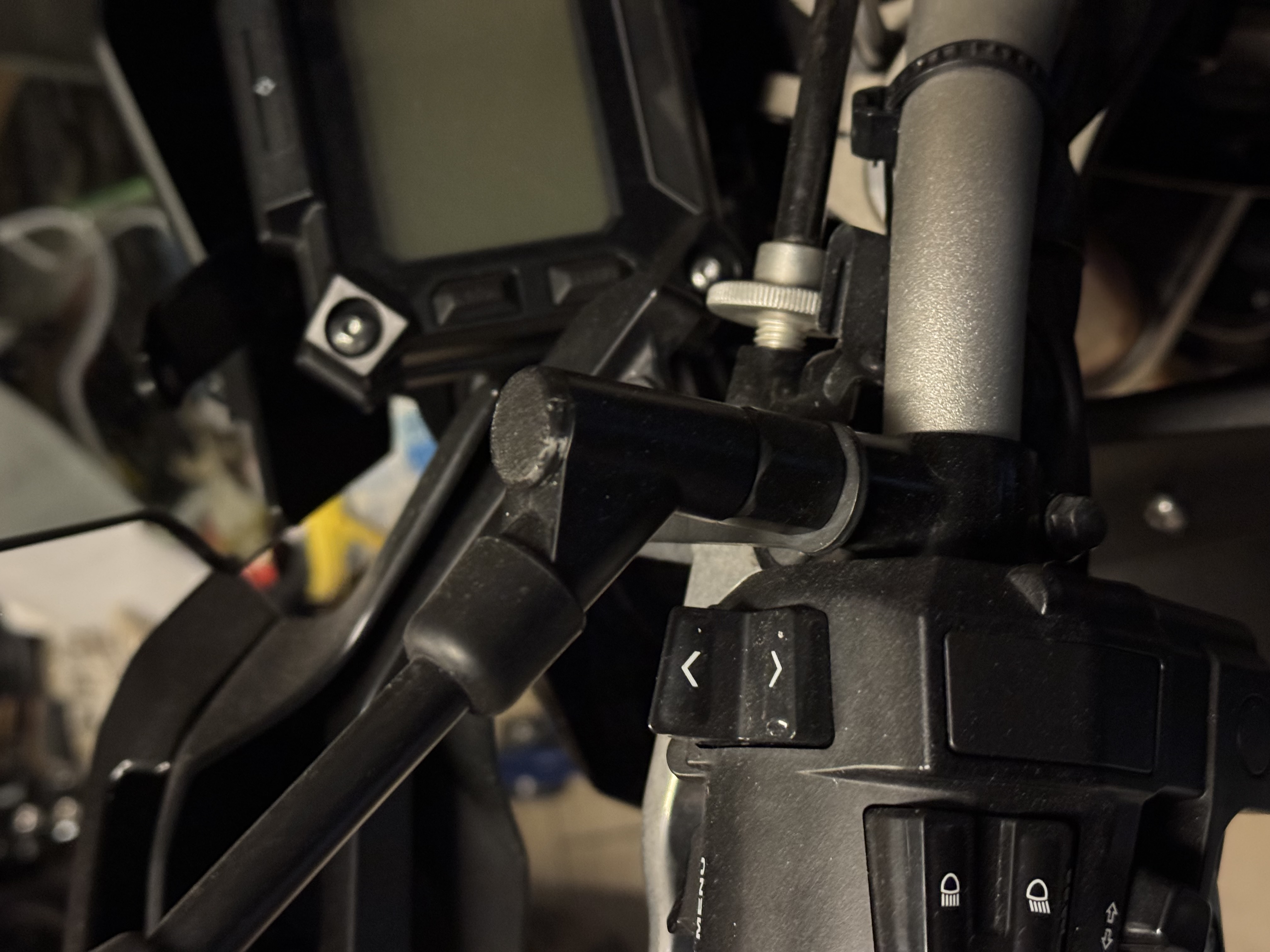 Zátka do zrcátek / Plug to mirror holder Yamaha