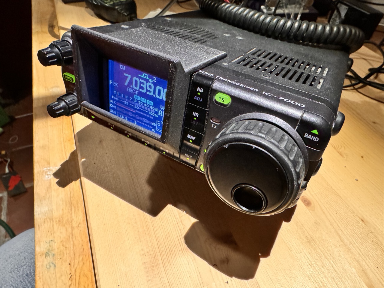 Icom IC-7000 display viewfinder / shade