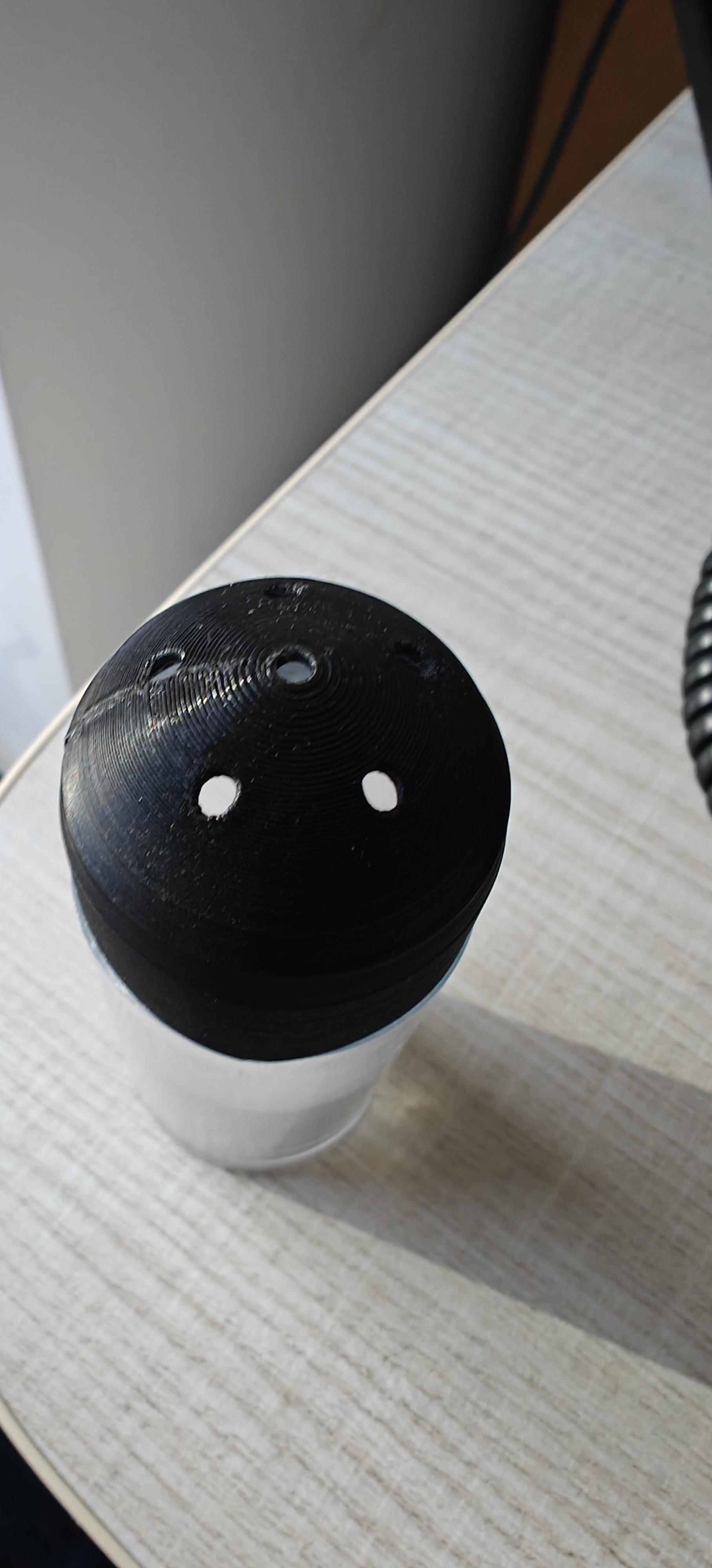 Salt shaker lid