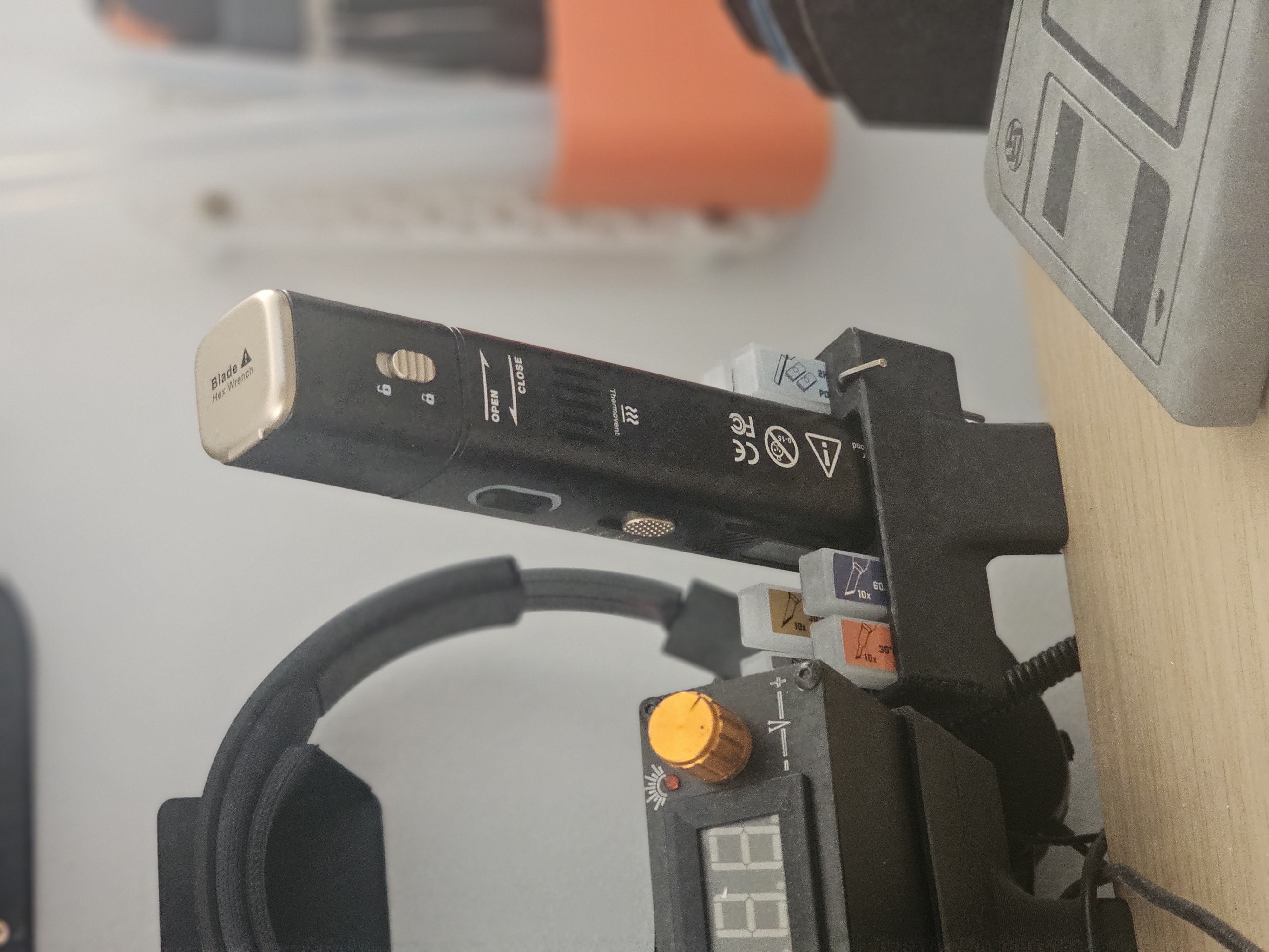 Ultrasonic cutter holder with table clamp