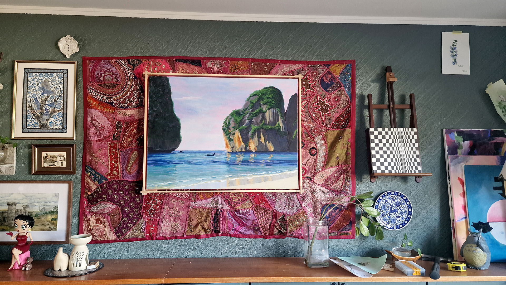 Floating Canvas Frame Brackets - Easy DIY Gallery Frames
