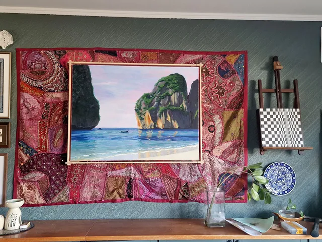 Floating Canvas Frame Brackets - Easy DIY Gallery Frames