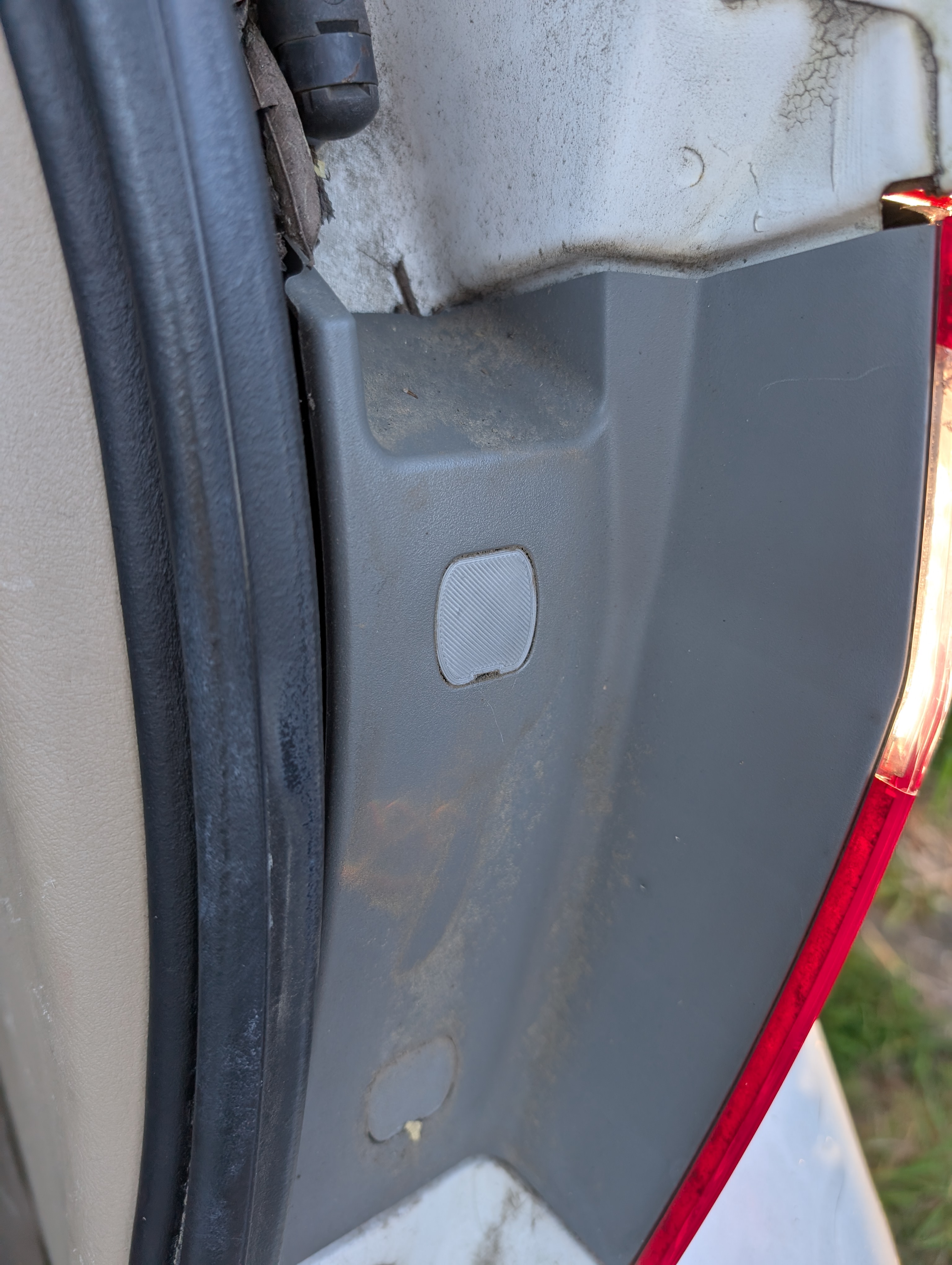 Taillight Screw Cover 2005-2010 Honda Odyssey