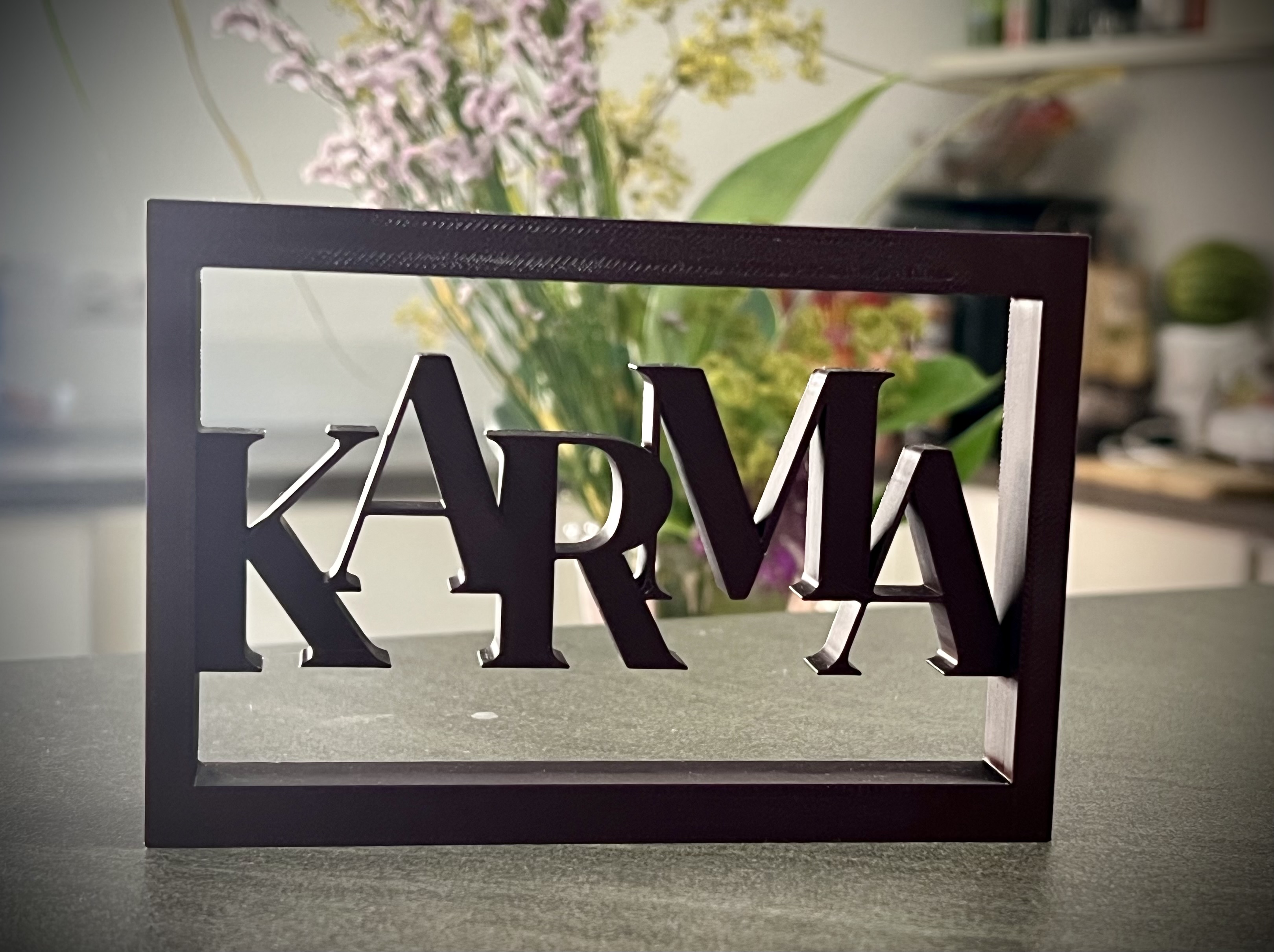 KARMA – Eleganter Deko-Aufsteller
