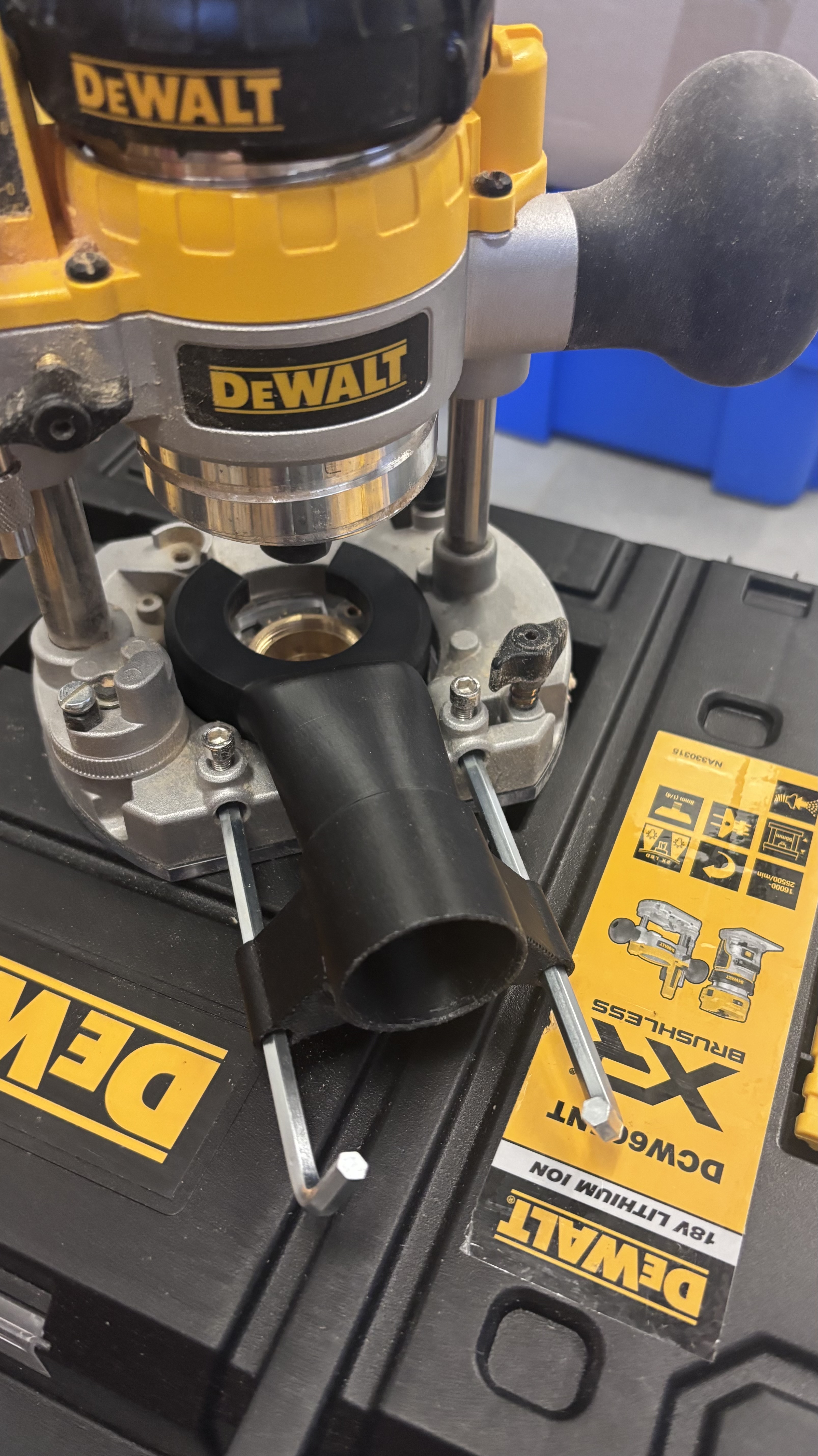 Absaugung für DEWALT 18V Akku-Kombifräse DCW604NT-XJ / Router DCW604NT-XJ