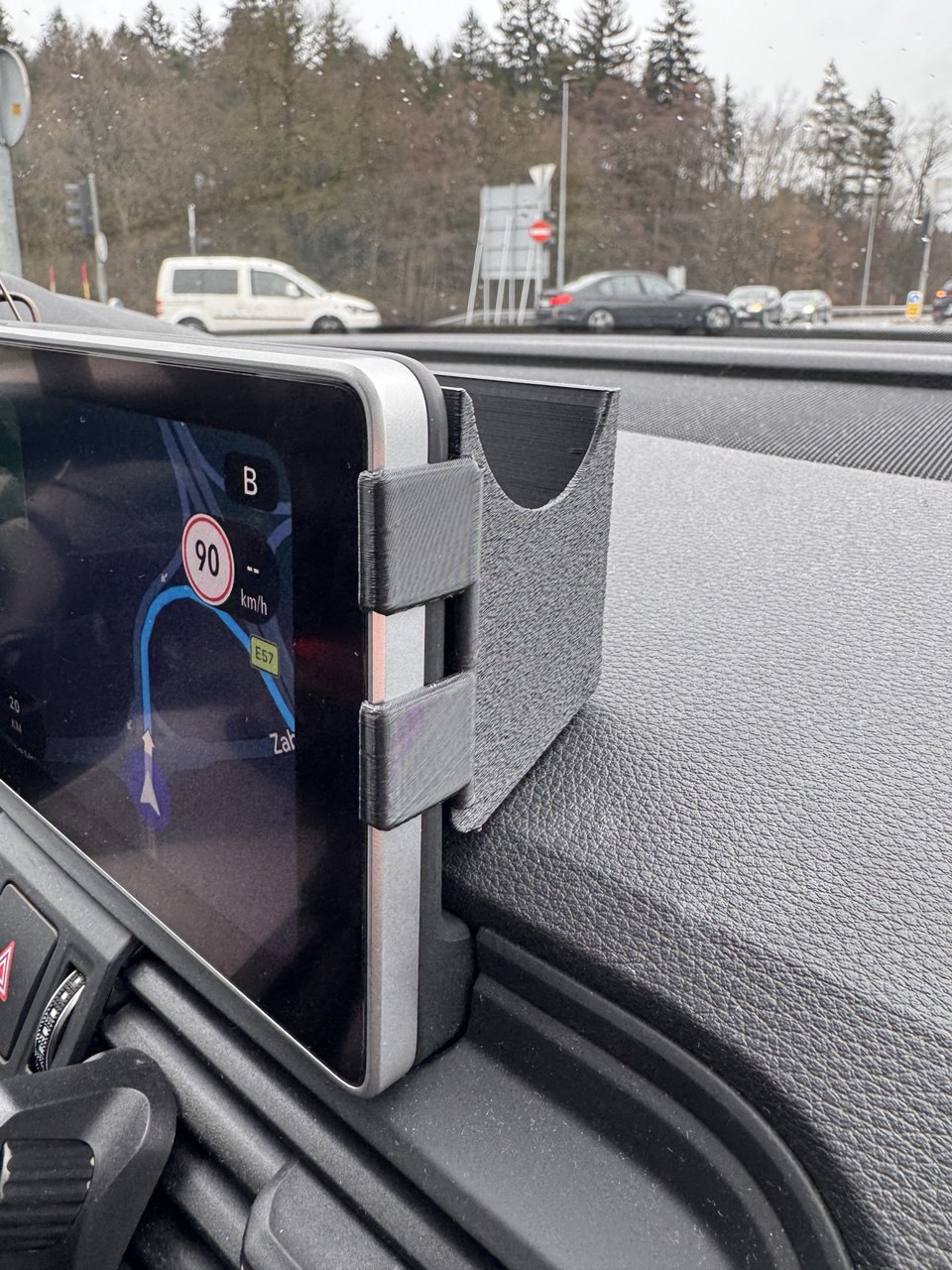 Audi Q5 FY Dashboard Screen Utility Tray