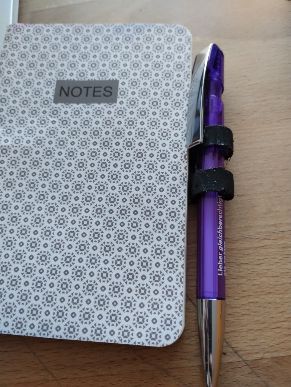 slightly overengineered notebook pen holder — miniatura 4