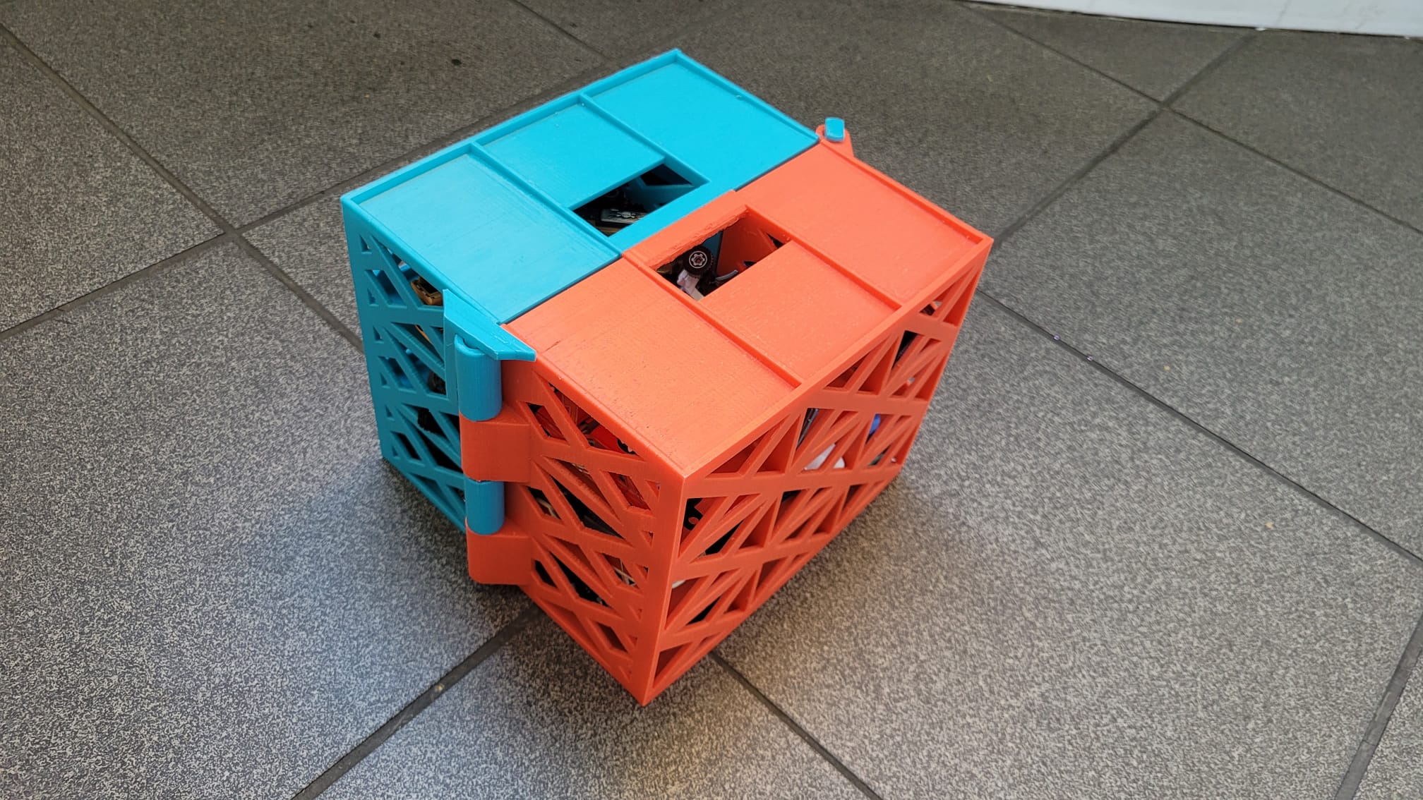 Toy car garage with mods