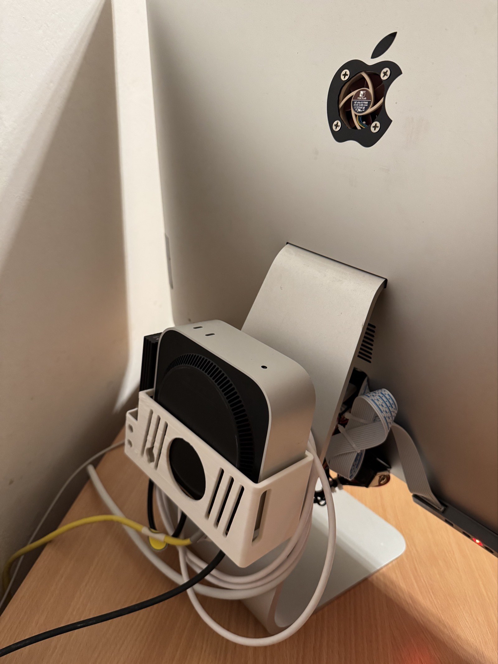 iMac 5K Display - Mac Mini M4 Holder