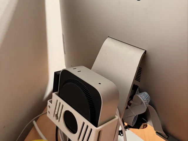 iMac 5K Display - Mac Mini M4 Holder