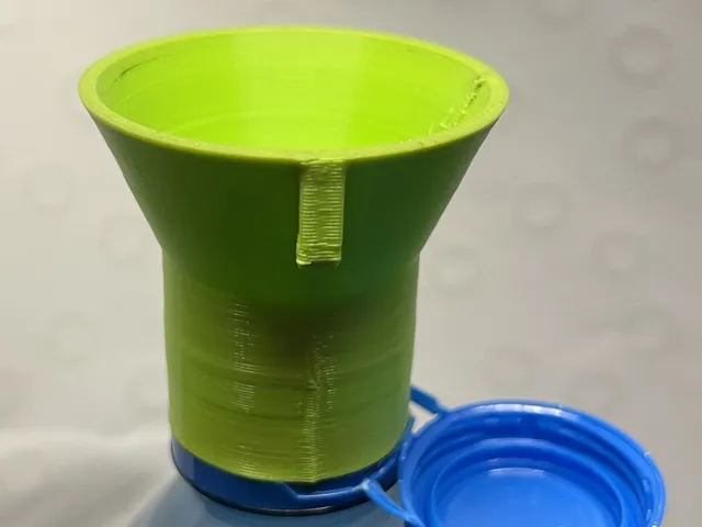 Universal Bottle Funnel with Keychain Hole – Flexible TPU/PETG Funnel