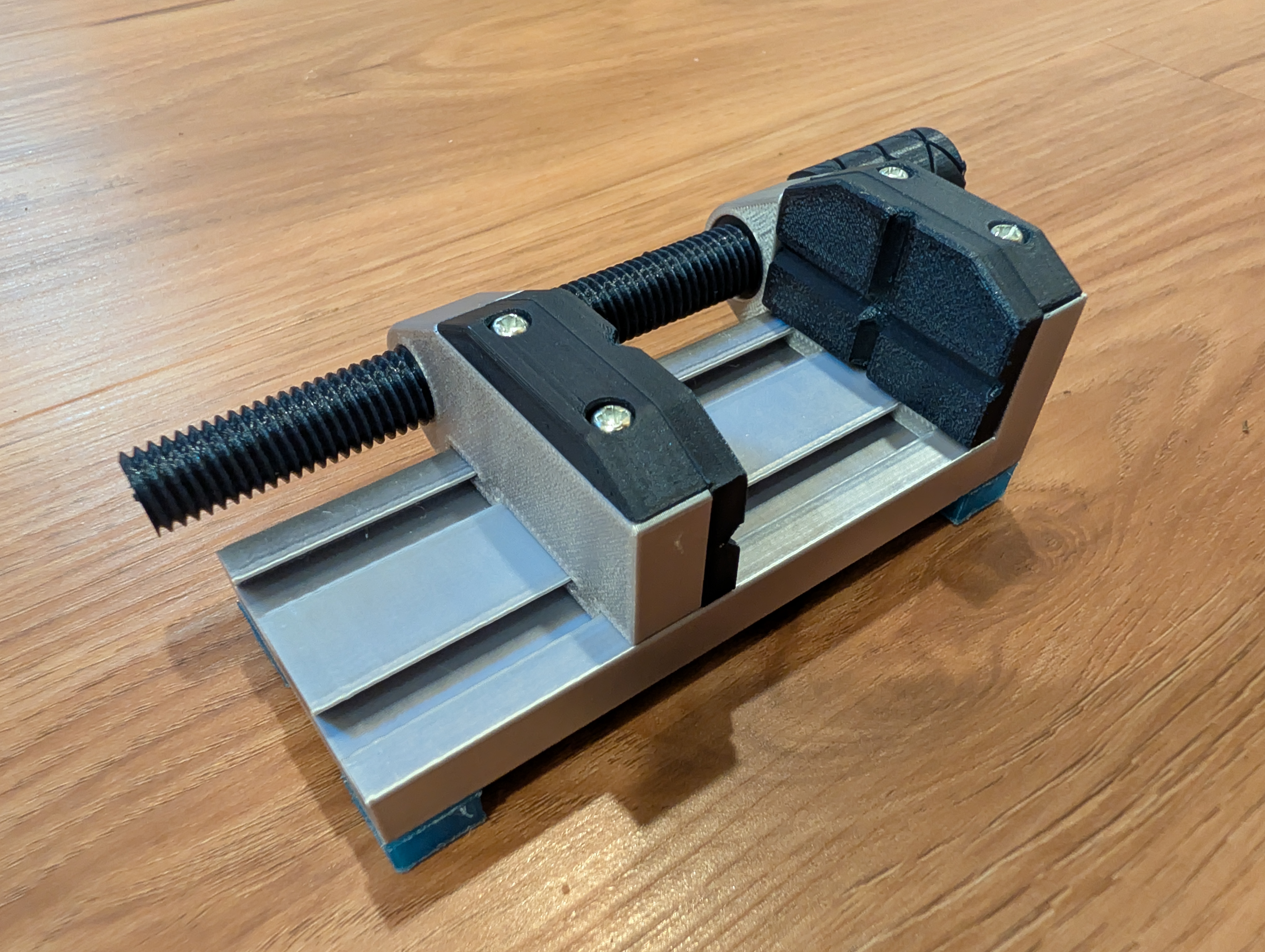 Miniatura 2 do modelo 3D Parametric Mini Vise